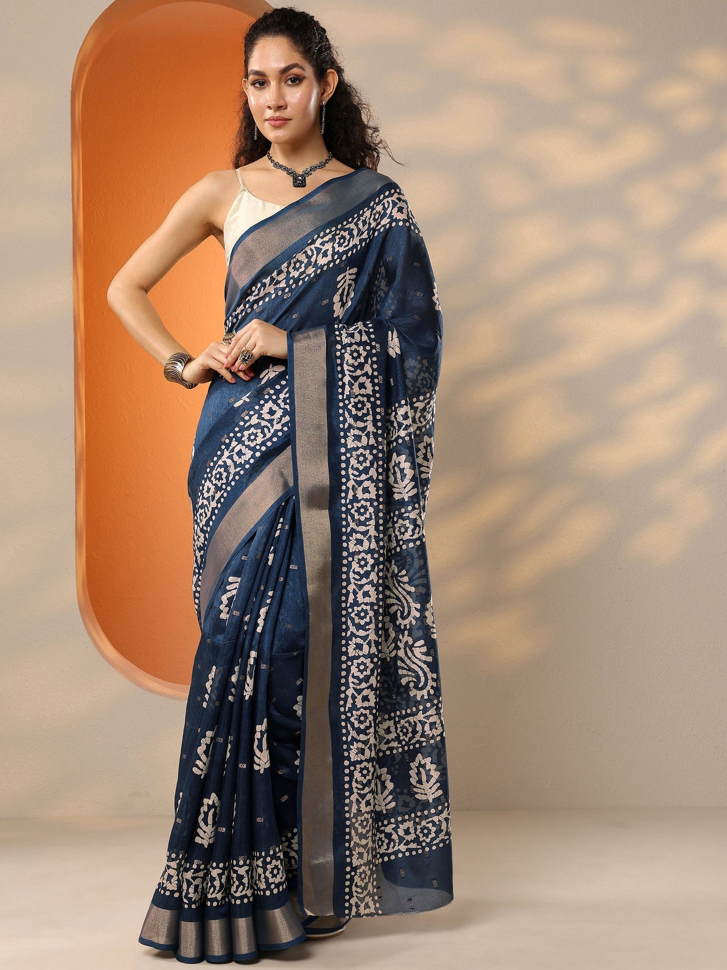 Navy Blue Printed Silk Blend Saree With Unstitched Blouse Piece