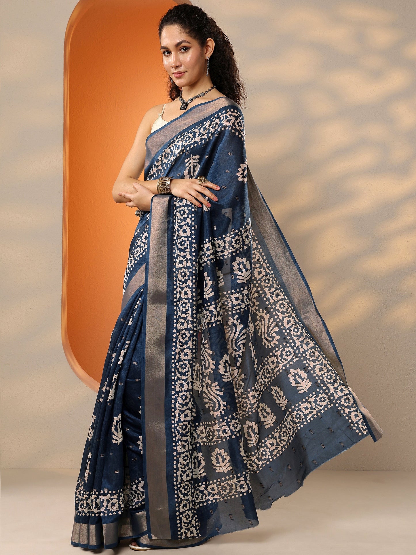 Navy Blue Printed Silk Blend Saree With Unstitched Blouse Piece