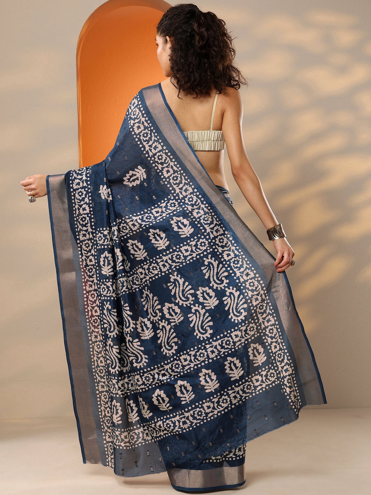 Navy Blue Printed Silk Blend Saree With Unstitched Blouse Piece