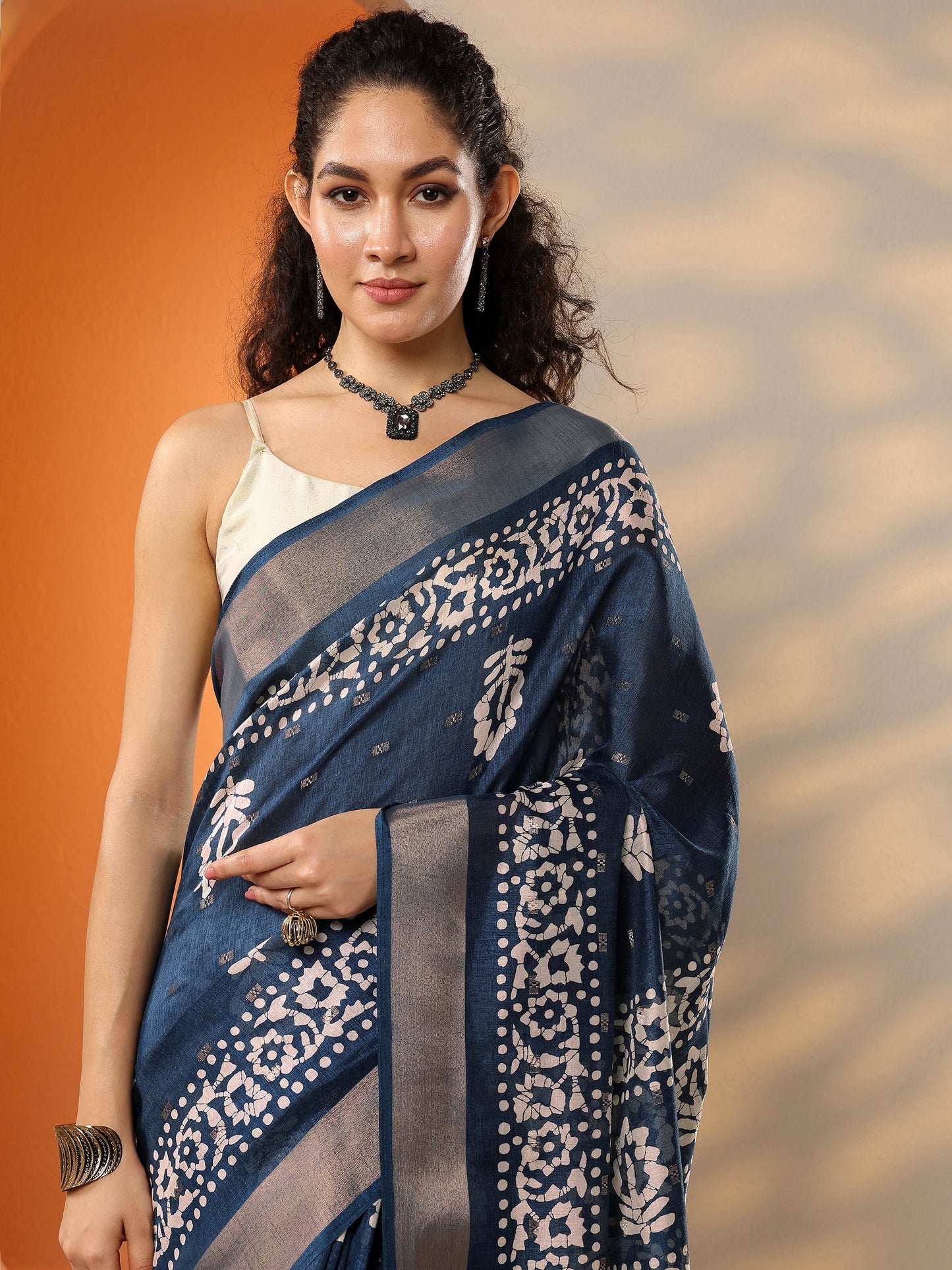 Navy Blue Printed Silk Blend Saree With Unstitched Blouse Piece