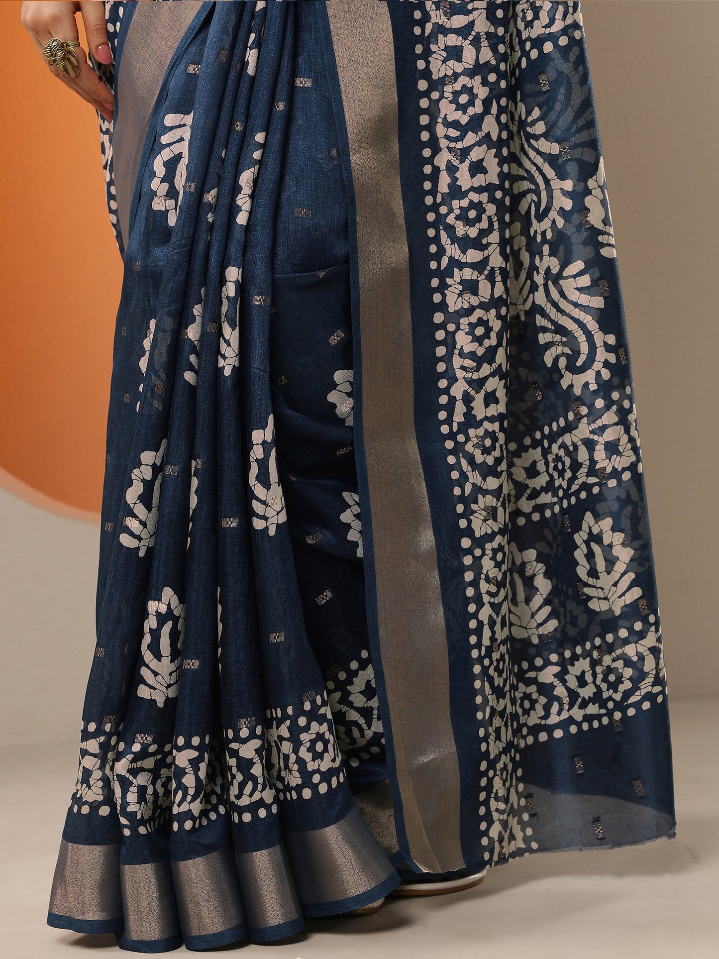 Navy Blue Printed Silk Blend Saree With Unstitched Blouse Piece