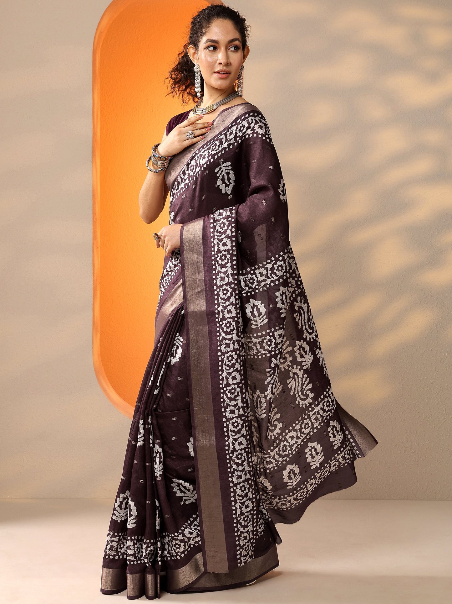 Brown Printed Silk Blend Saree With Unstitched Blouse Piece