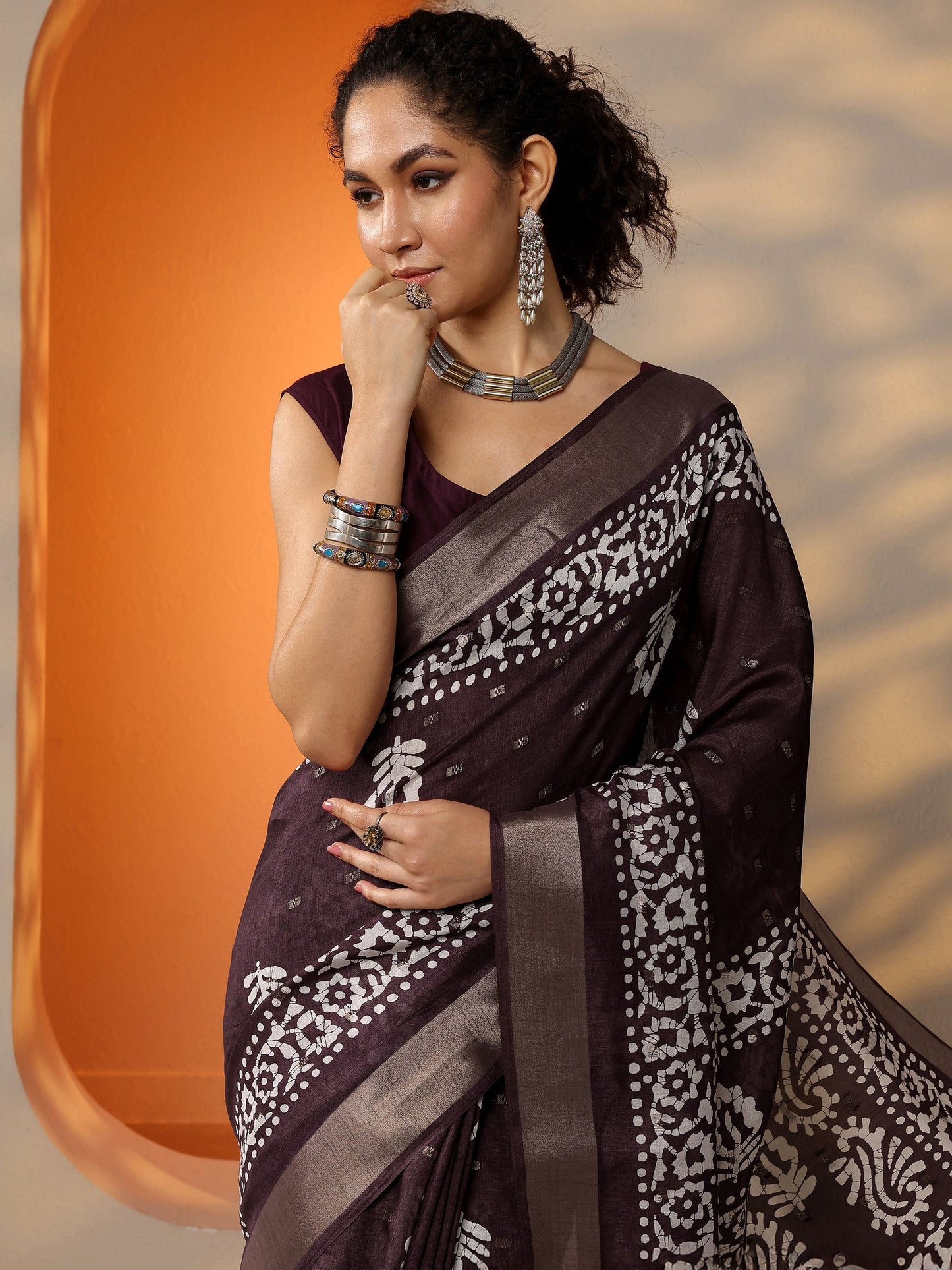 Brown Printed Silk Blend Saree With Unstitched Blouse Piece