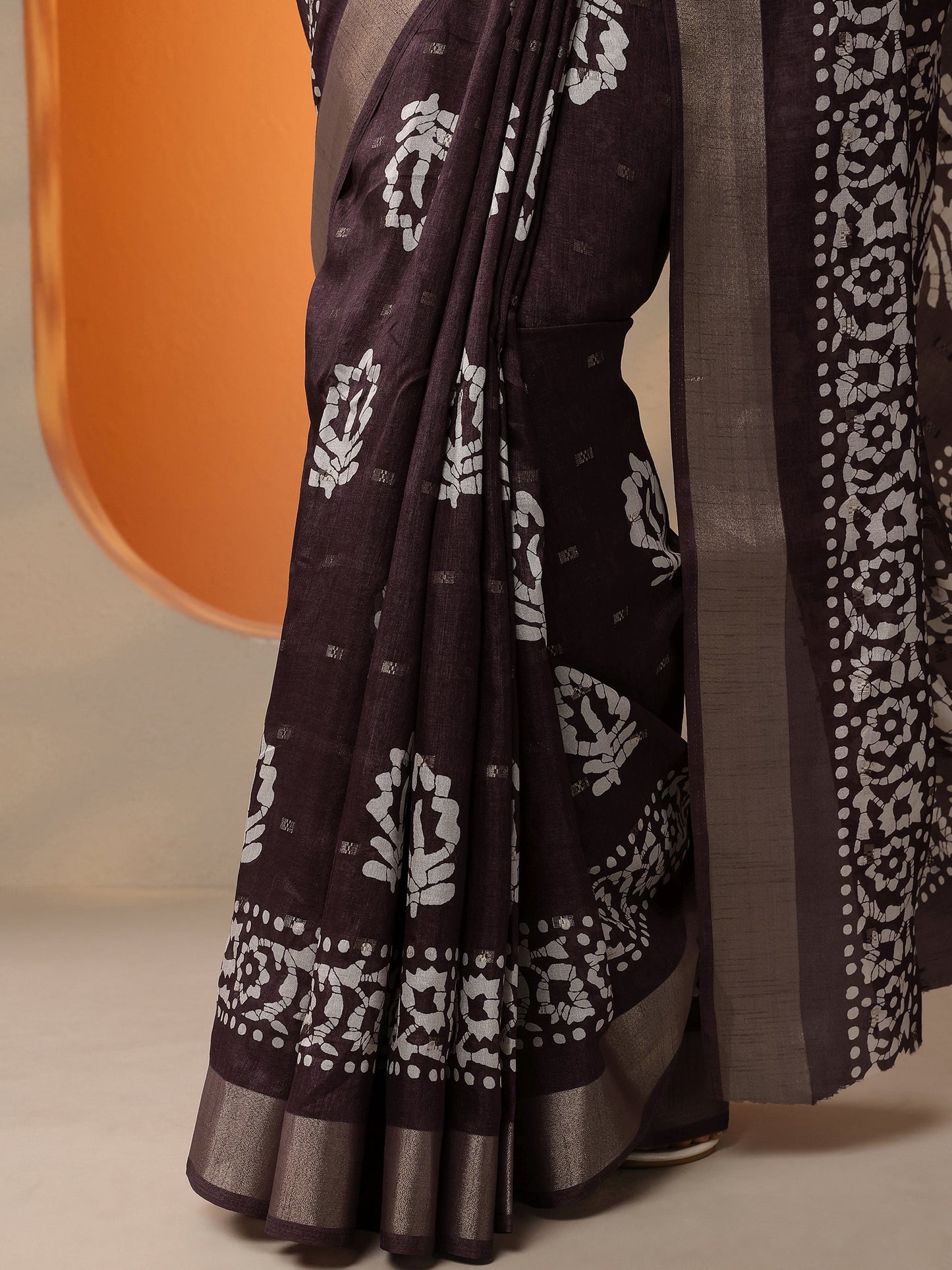 Brown Printed Silk Blend Saree With Unstitched Blouse Piece