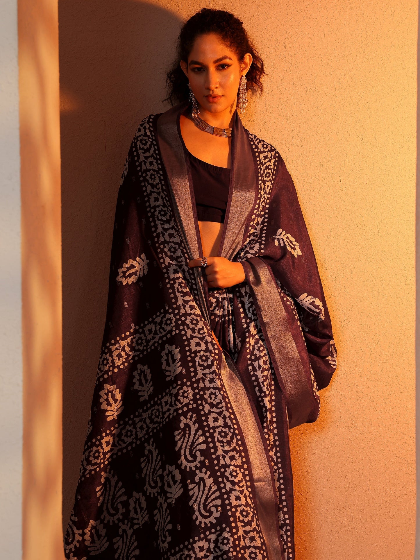 Brown Printed Silk Blend Saree With Unstitched Blouse Piece