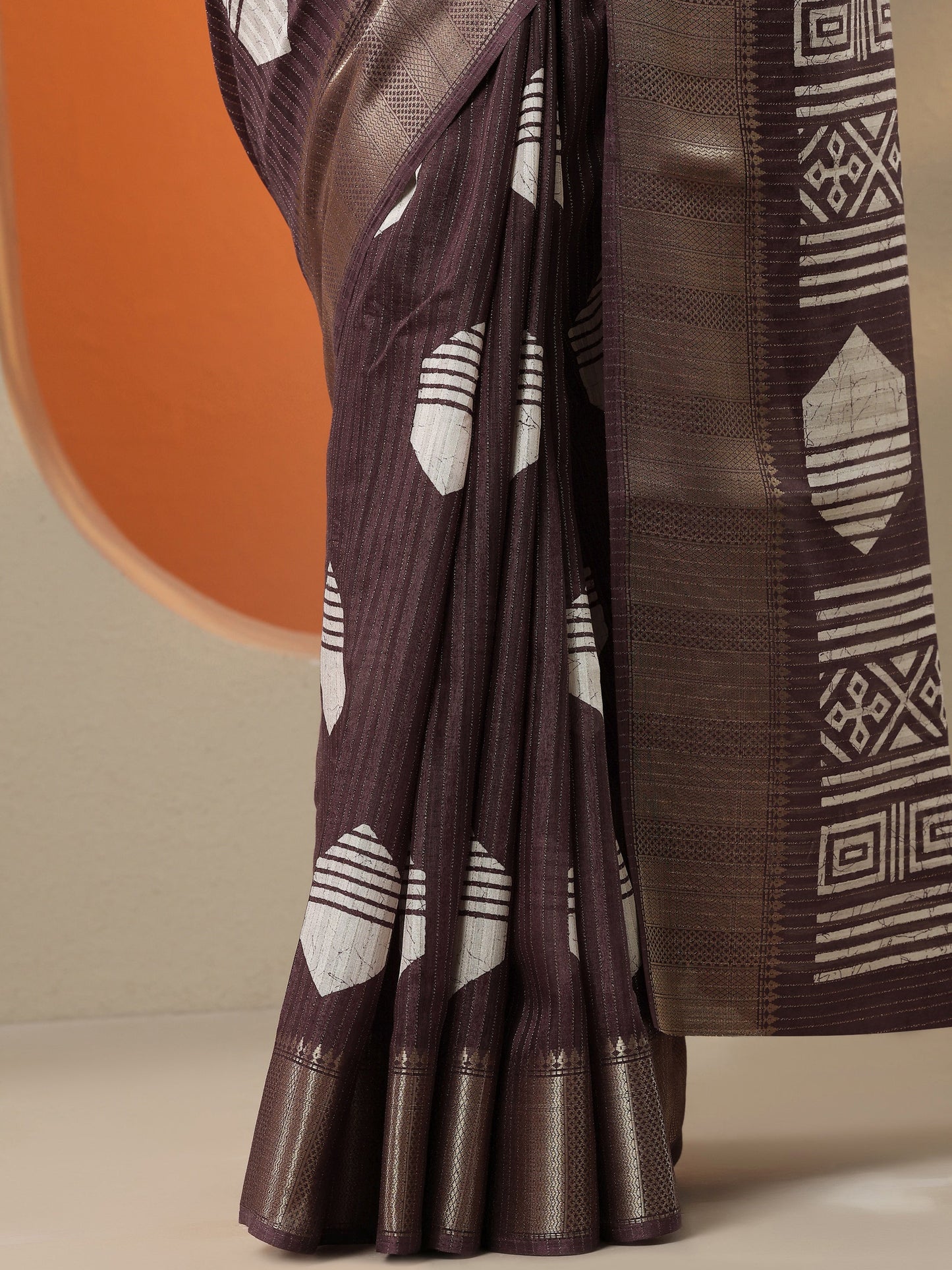 Brown Printed Silk Blend Saree With Unstitched Blouse Piece