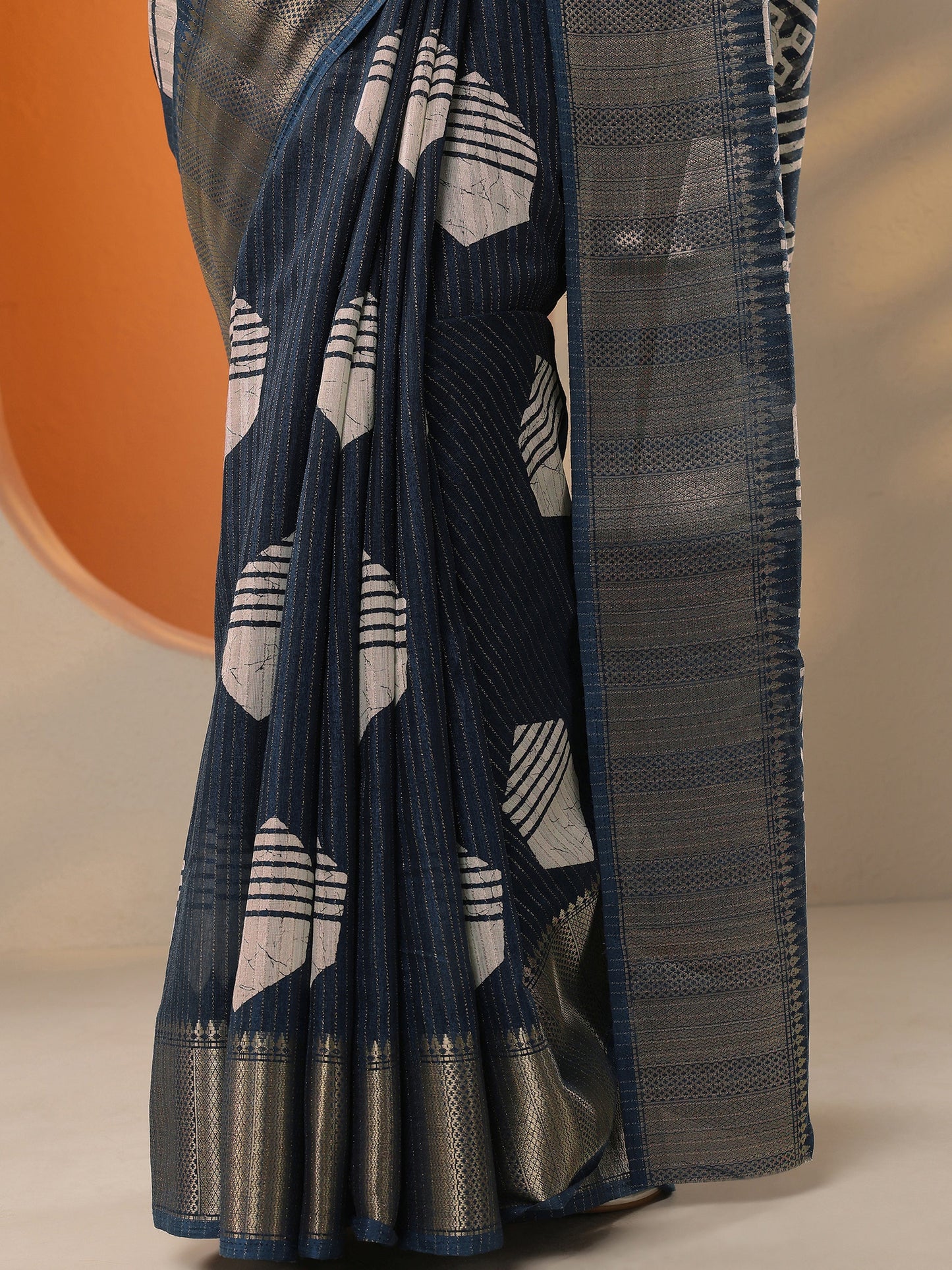 Navy Blue Printed Silk Blend Saree With Unstitched Blouse Piece