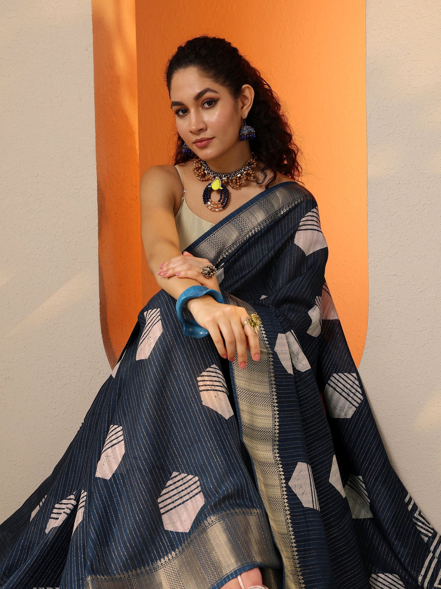 Navy Blue Printed Silk Blend Saree With Unstitched Blouse Piece