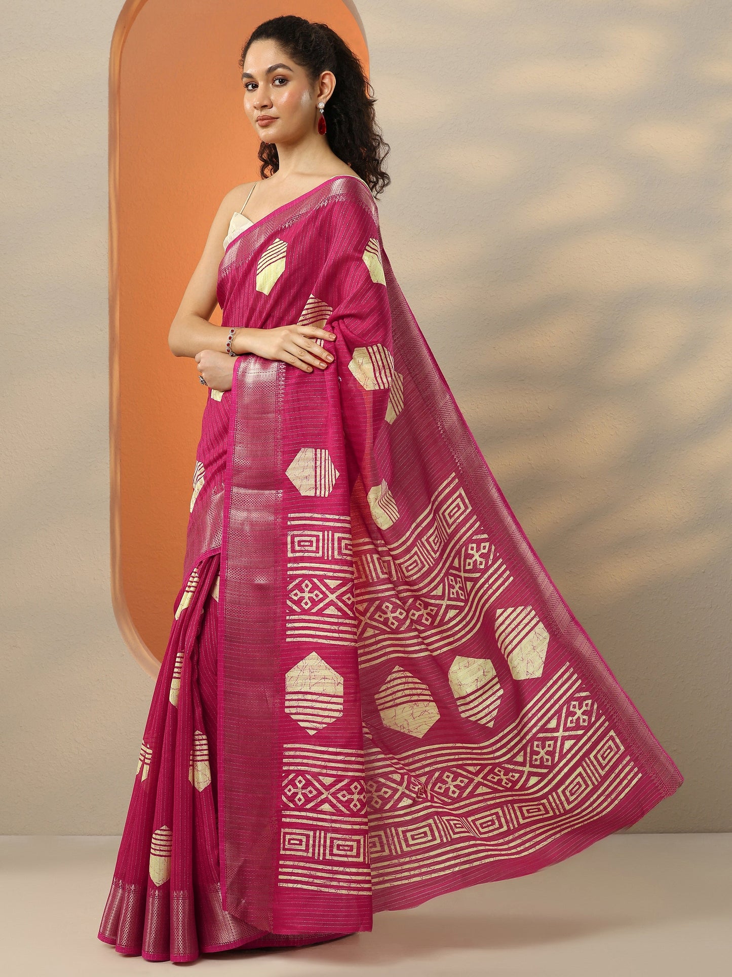 Pink Printed Silk Blend Saree With Unstitched Blouse Piece