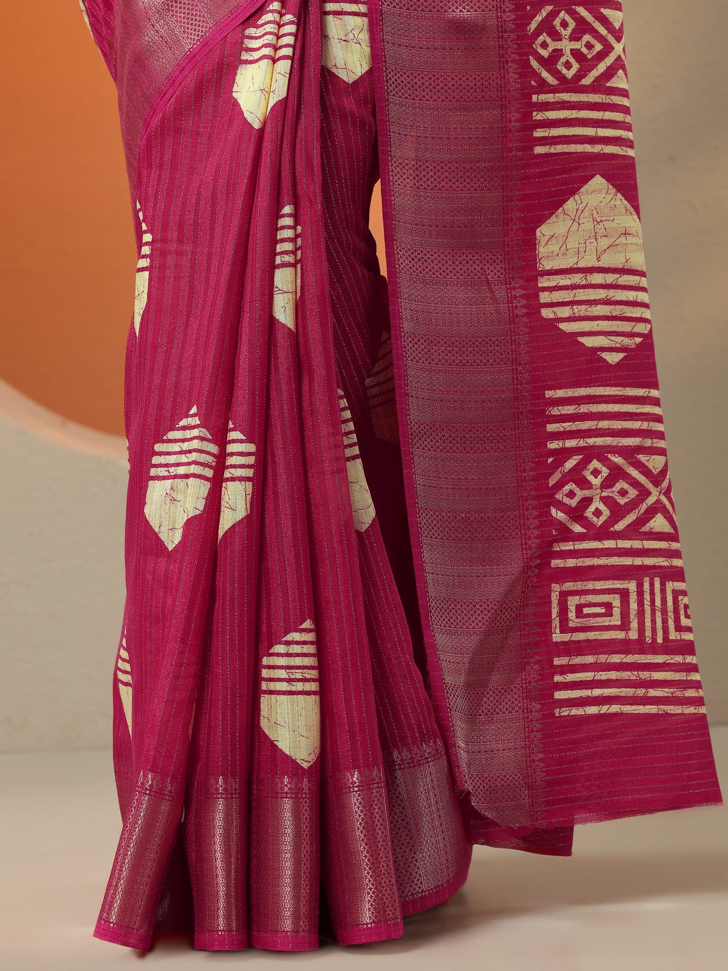 Pink Printed Silk Blend Saree With Unstitched Blouse Piece