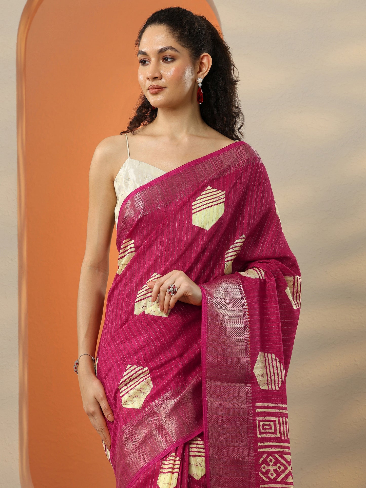 Pink Printed Silk Blend Saree With Unstitched Blouse Piece