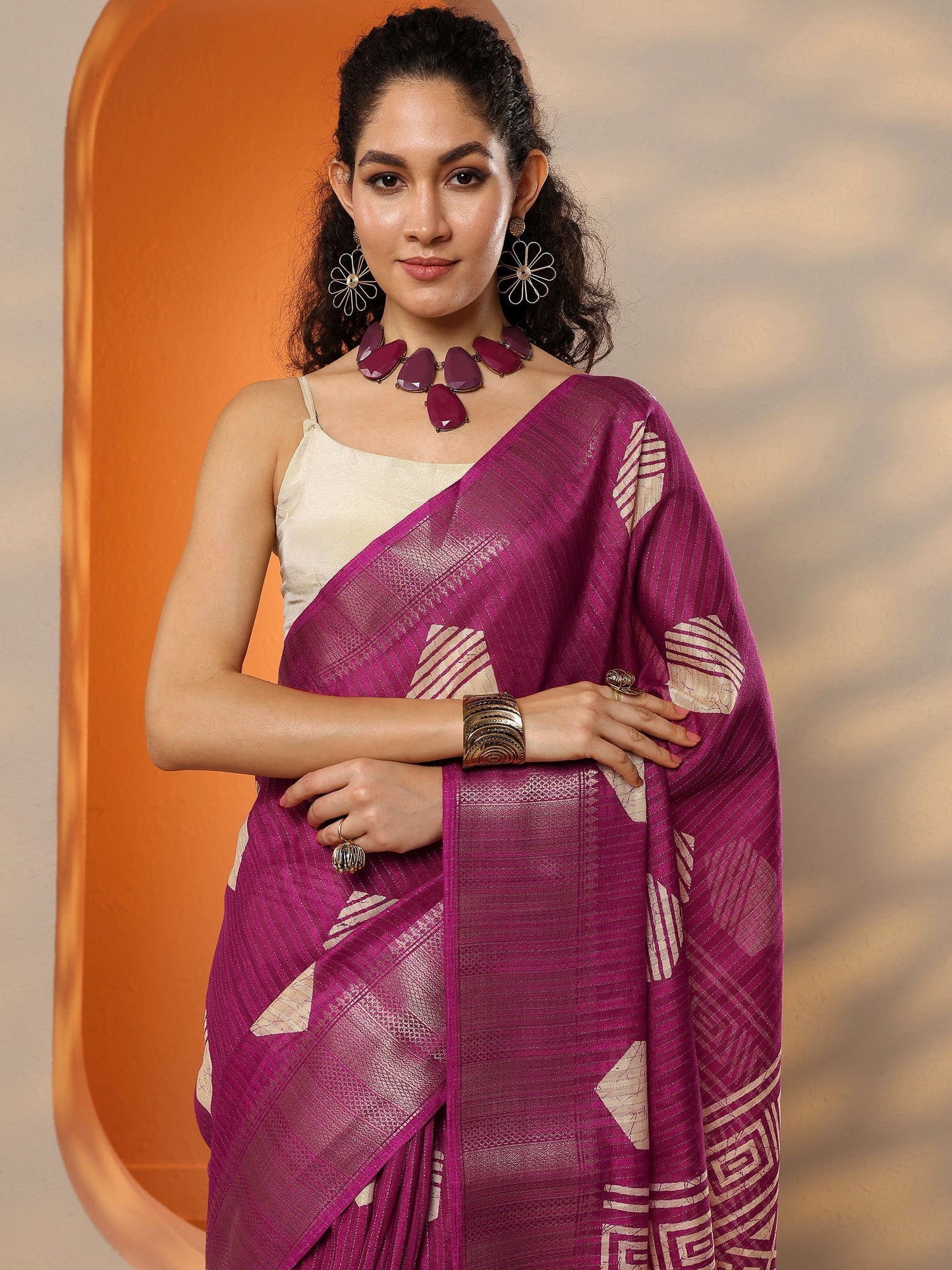 Magenta Printed Silk Blend Saree With Unstitched Blouse Piece