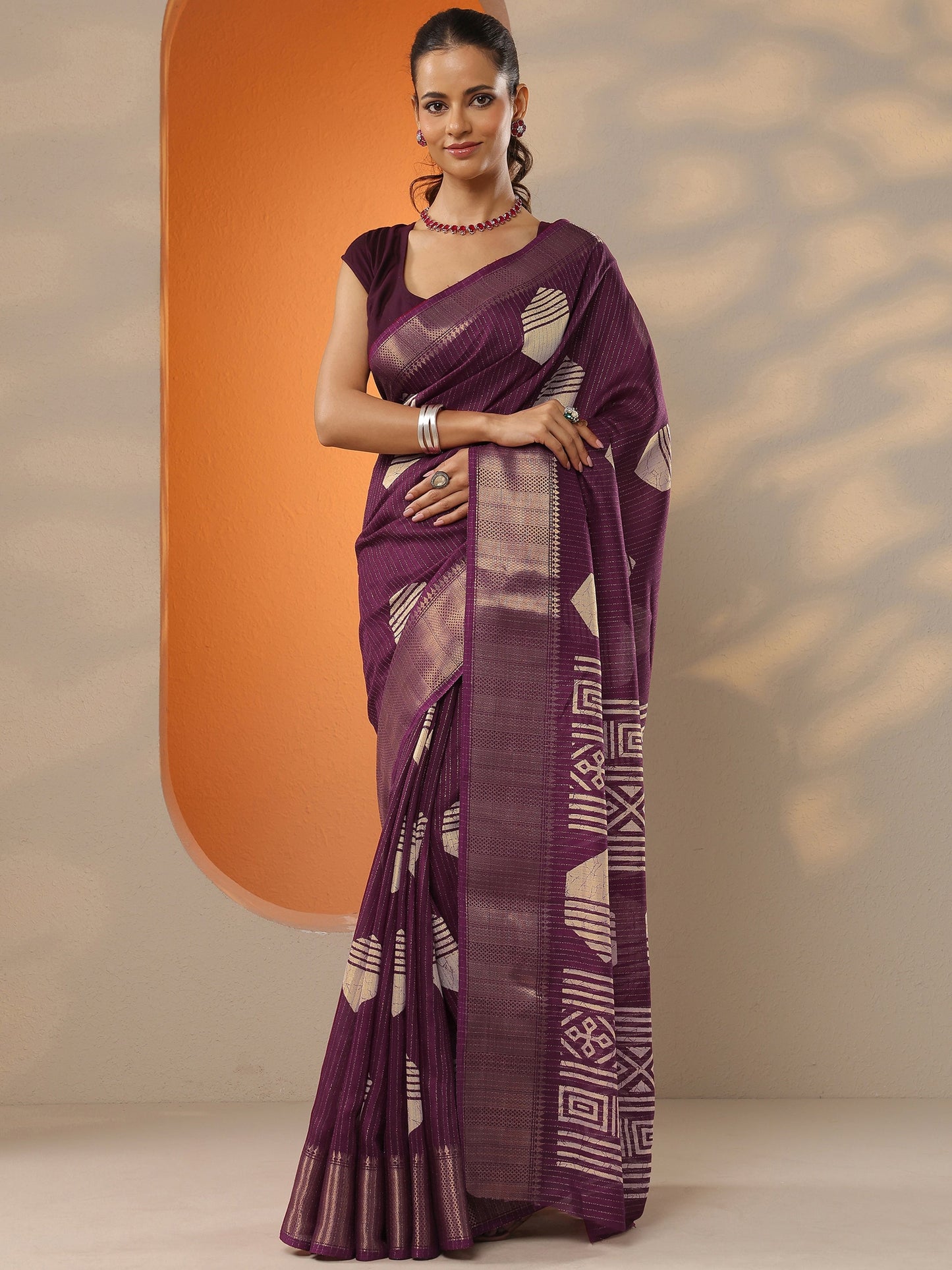 Burgundy Printed Silk Blend Saree With Unstitched Blouse Piece