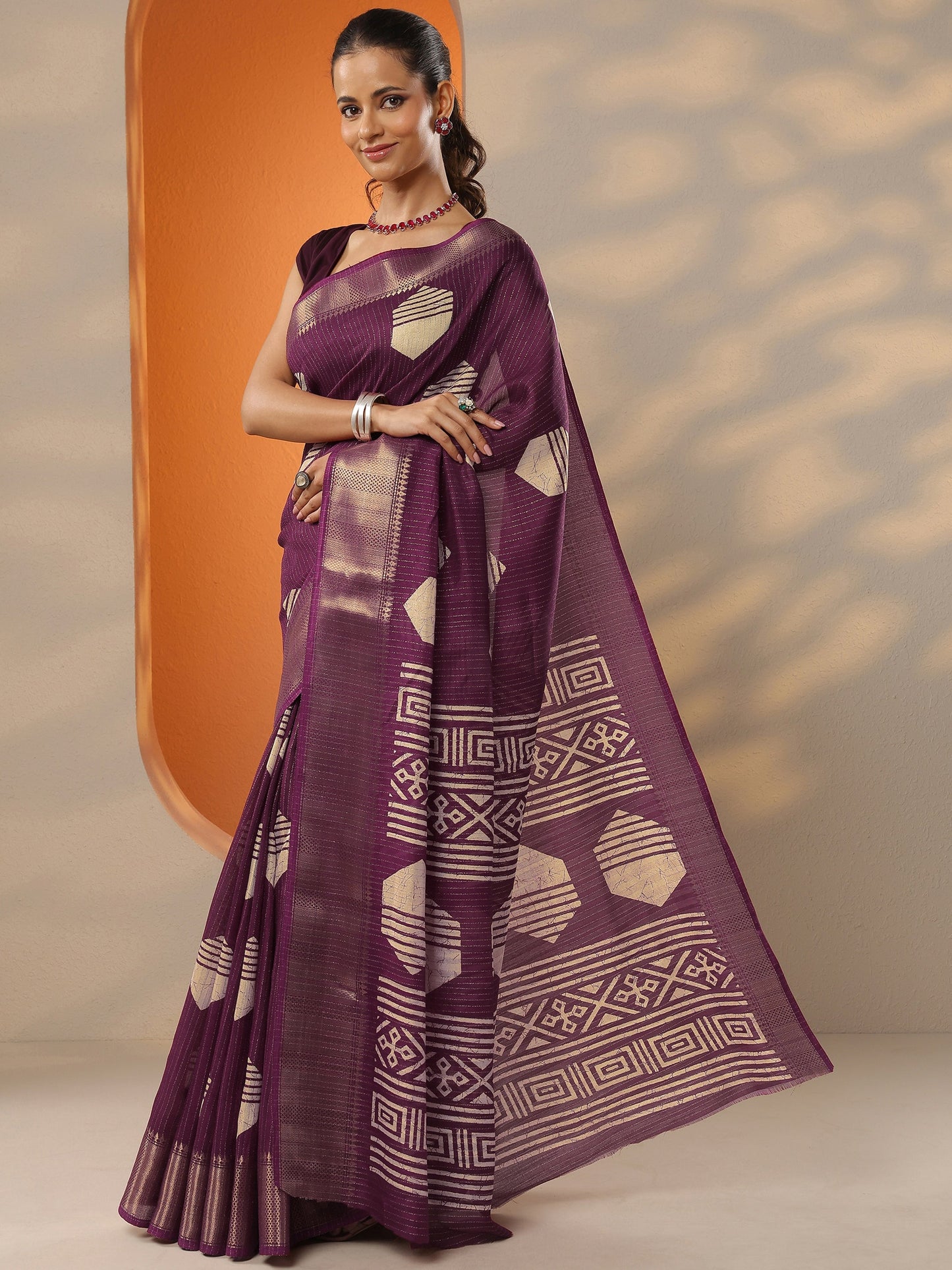 Burgundy Printed Silk Blend Saree With Unstitched Blouse Piece