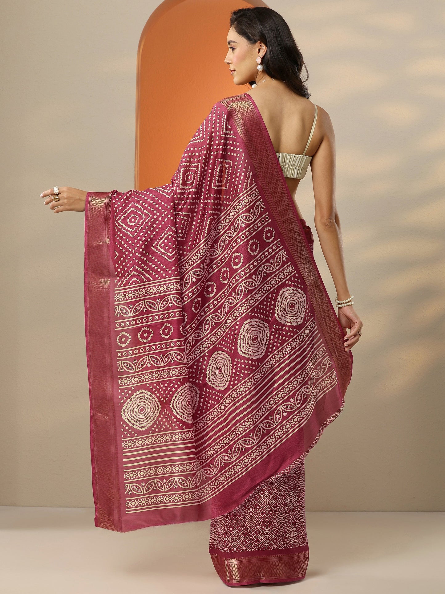 Pink Printed Silk Blend Saree With Unstitched Blouse Piece