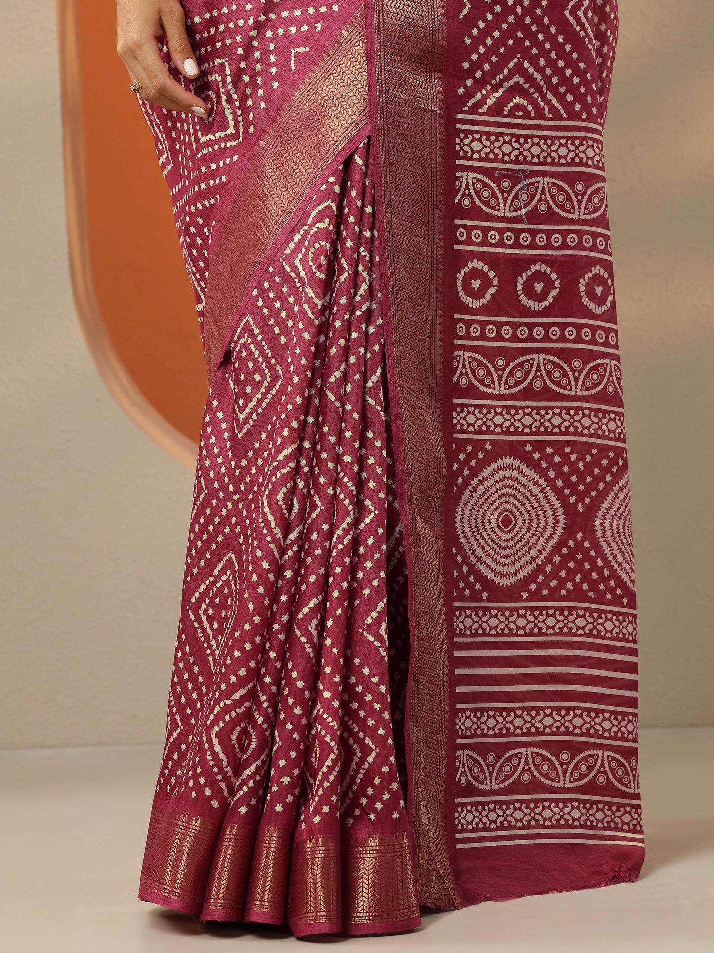 Pink Printed Silk Blend Saree With Unstitched Blouse Piece