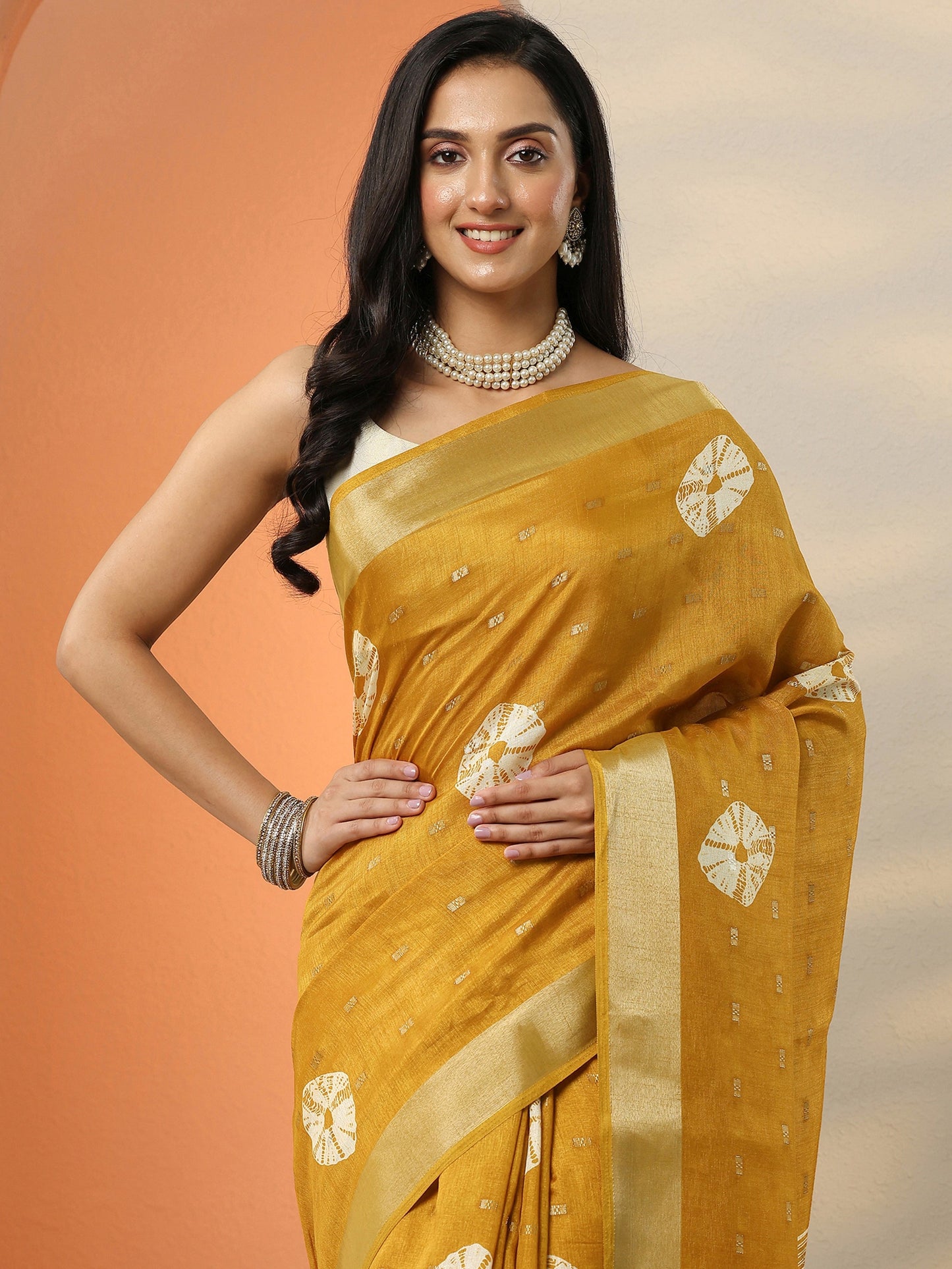 Mustard Printed Silk Blend Saree With Unstitched Blouse Piece