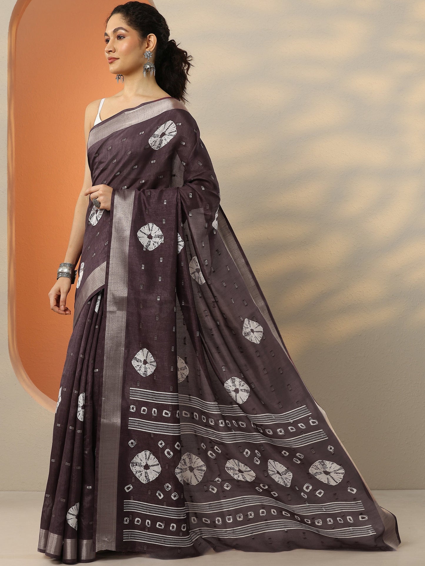 Brown Printed Silk Blend Saree With Unstitched Blouse Piece