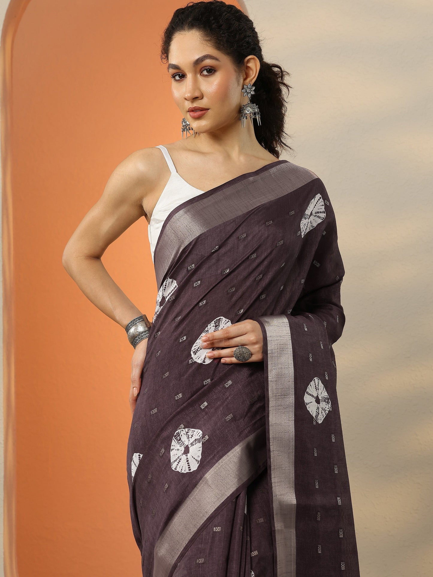 Brown Printed Silk Blend Saree With Unstitched Blouse Piece