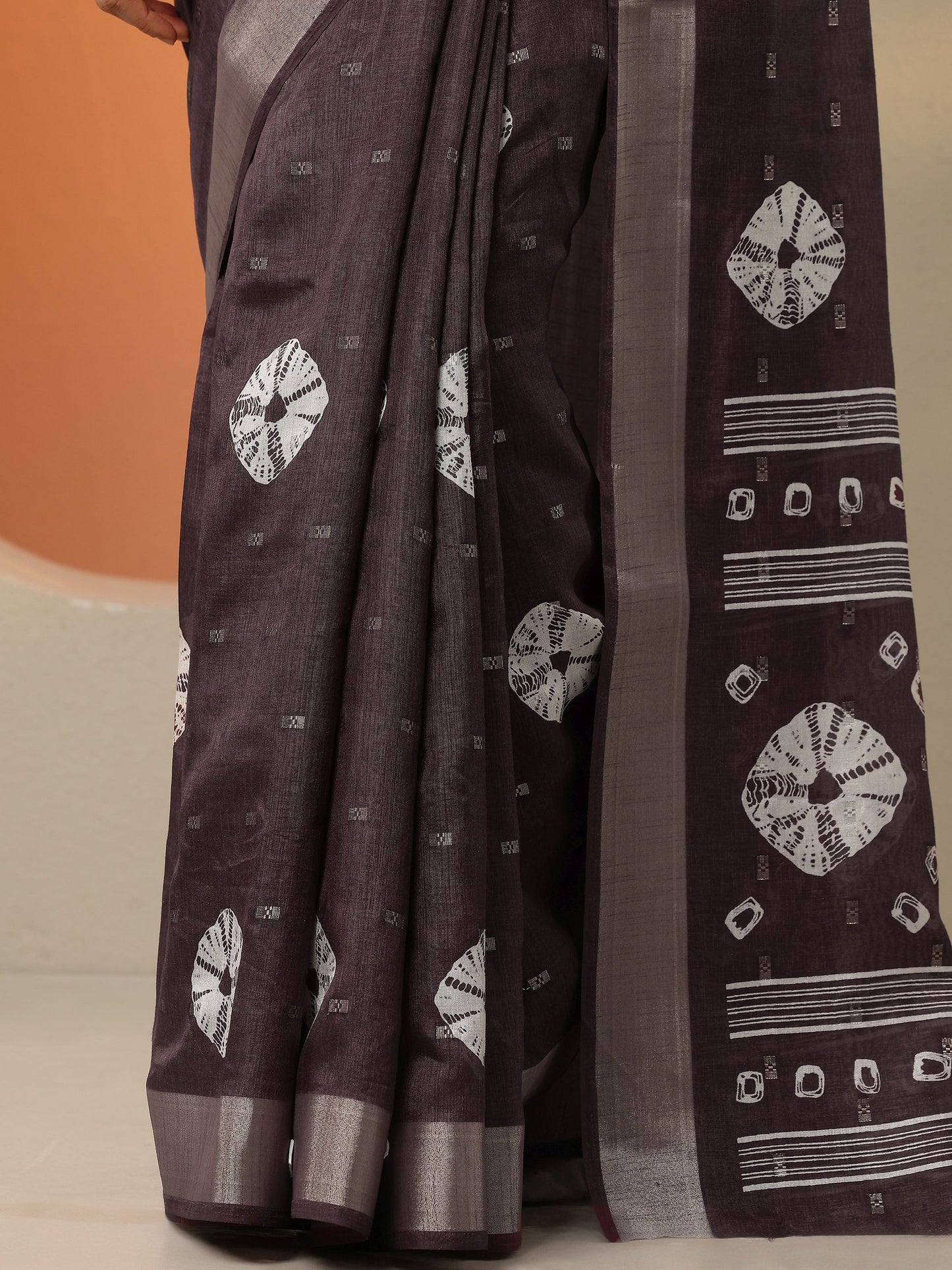 Brown Printed Silk Blend Saree With Unstitched Blouse Piece