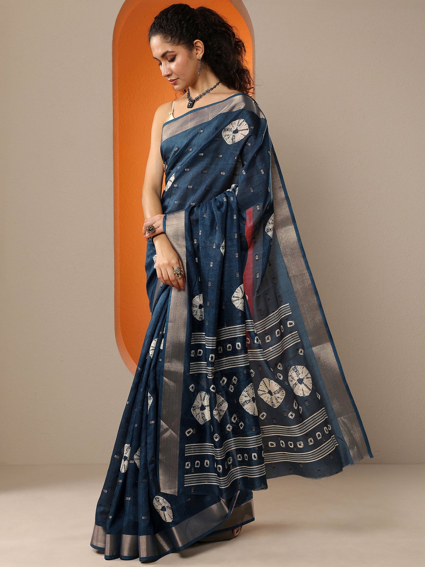 Navy Blue Printed Silk Blend Saree With Unstitched Blouse Piece