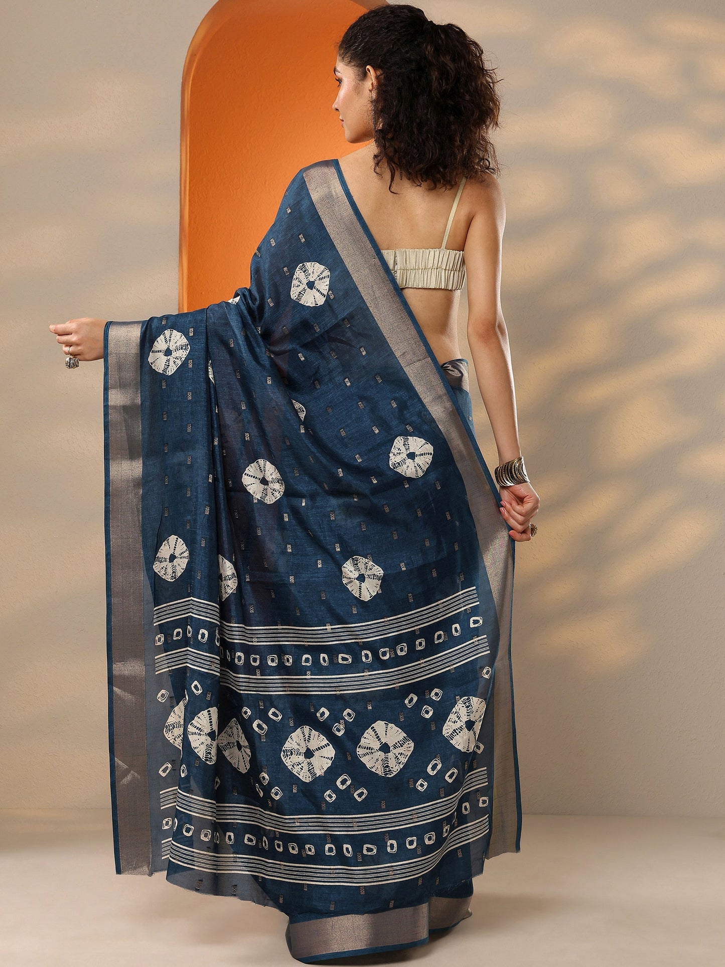 Navy Blue Printed Silk Blend Saree With Unstitched Blouse Piece