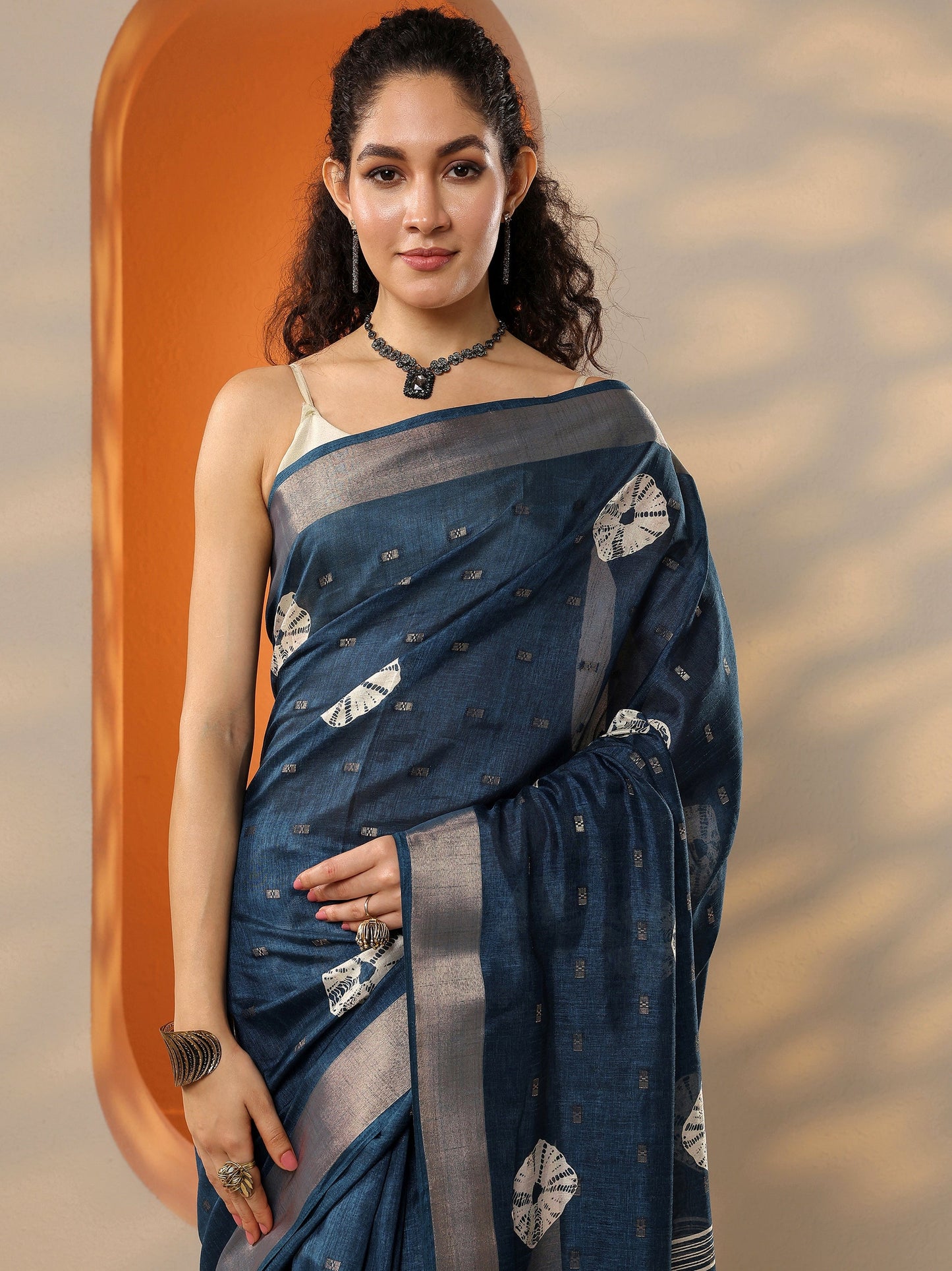 Navy Blue Printed Silk Blend Saree With Unstitched Blouse Piece