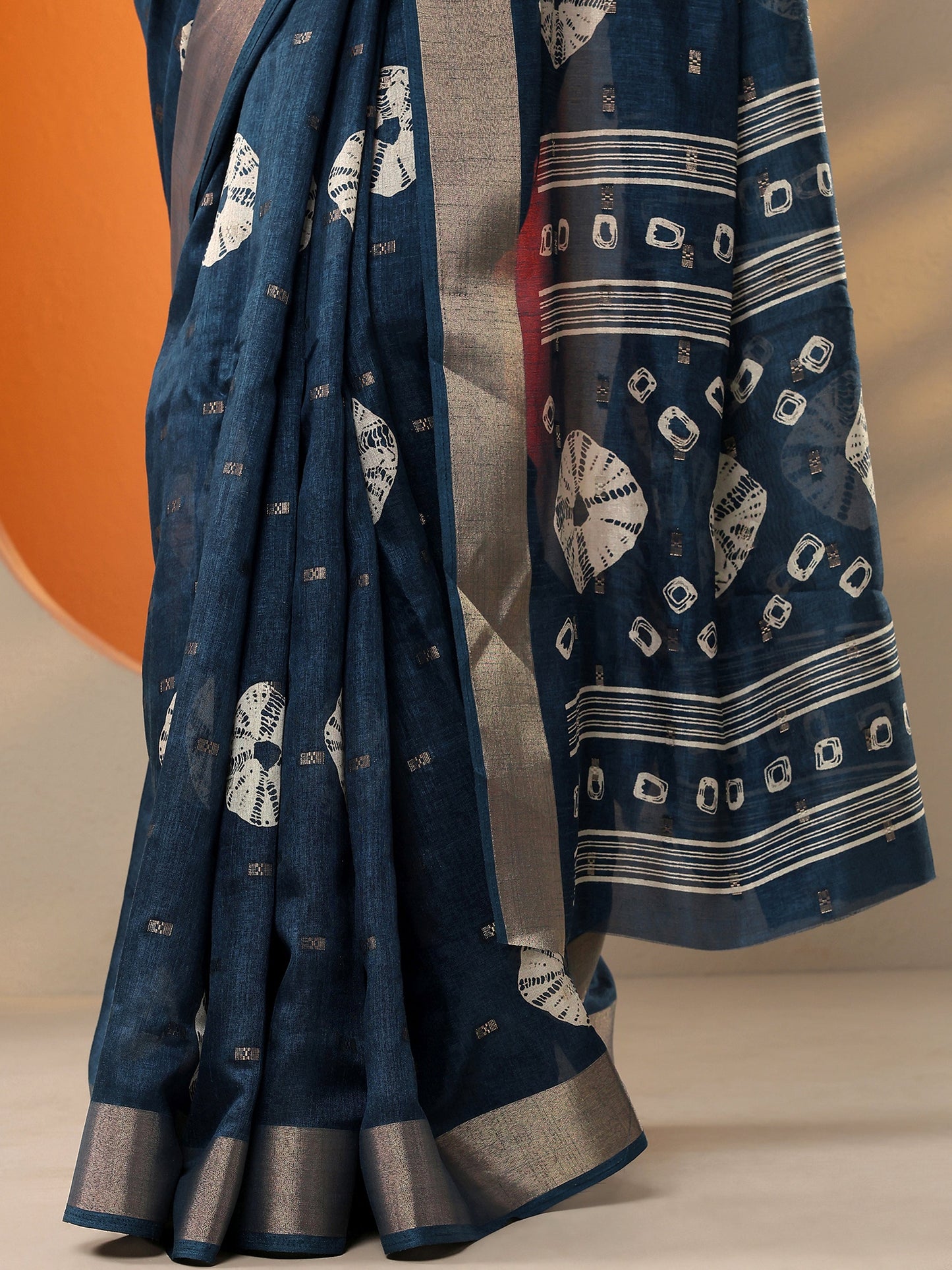 Navy Blue Printed Silk Blend Saree With Unstitched Blouse Piece
