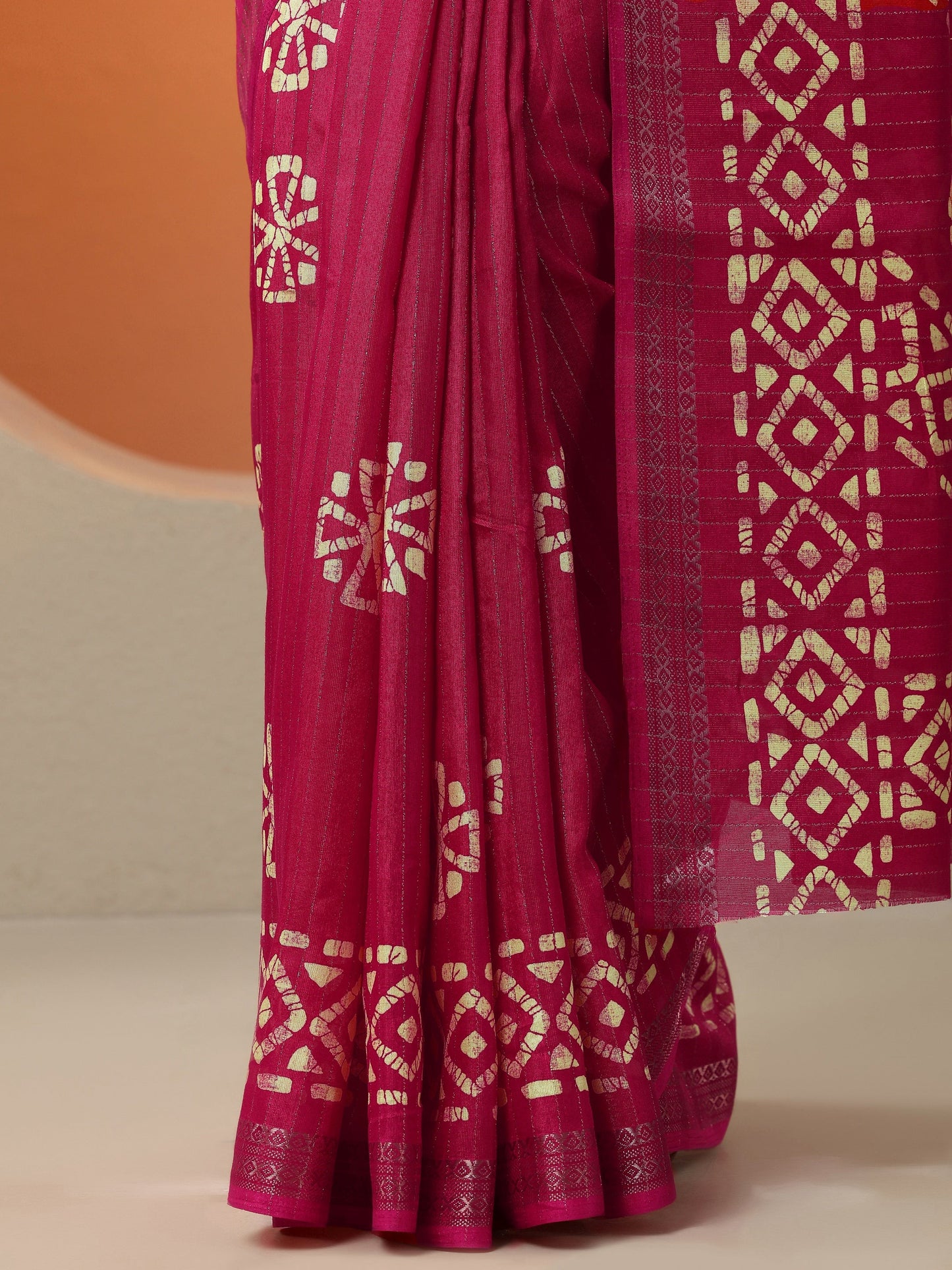 Red Printed Silk Blend Saree With Unstitched Blouse Piece