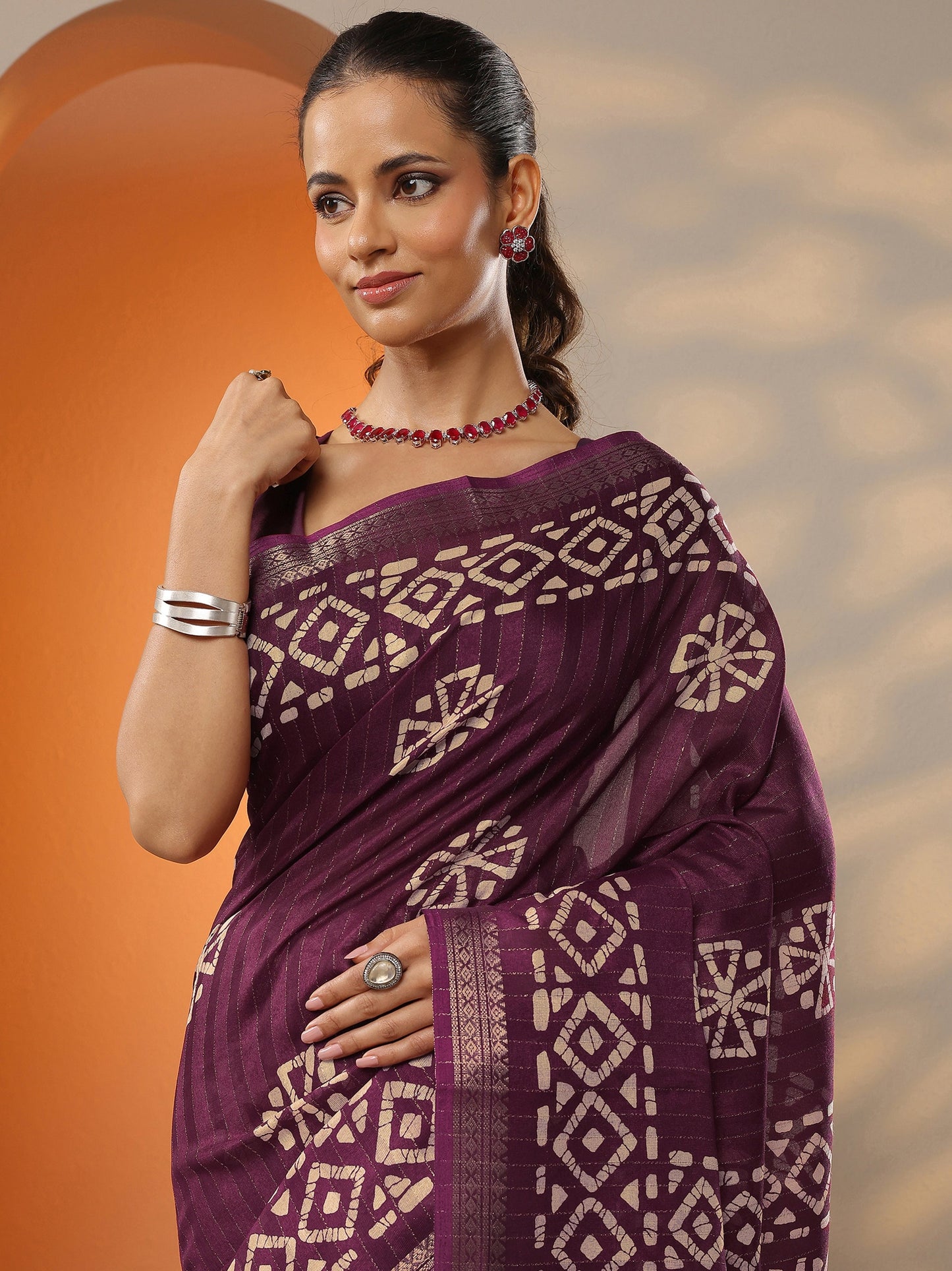 Maroon Printed Silk Blend Saree With Unstitched Blouse Piece