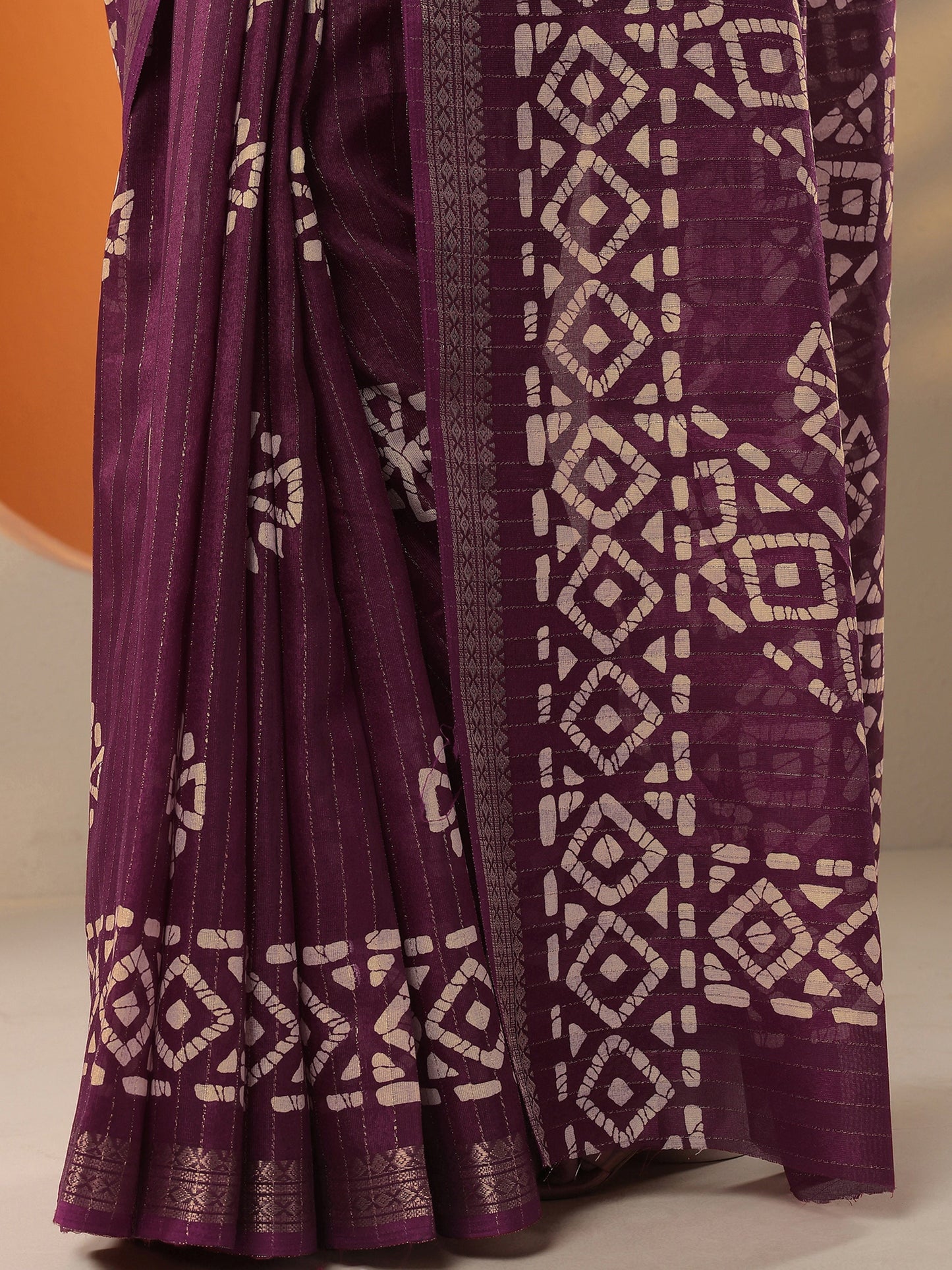Maroon Printed Silk Blend Saree With Unstitched Blouse Piece