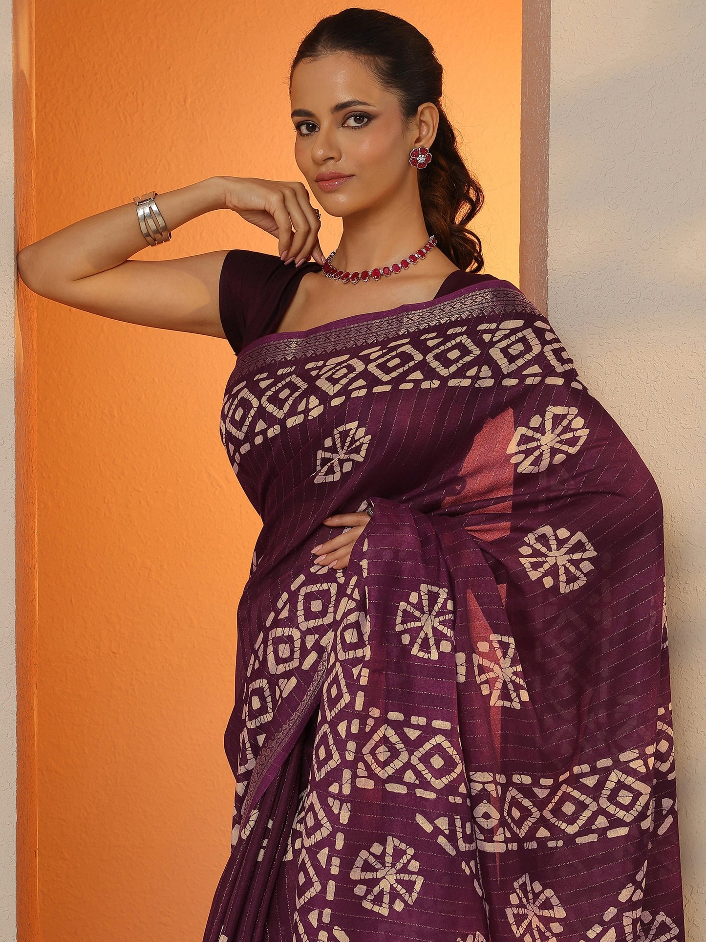Maroon Printed Silk Blend Saree With Unstitched Blouse Piece