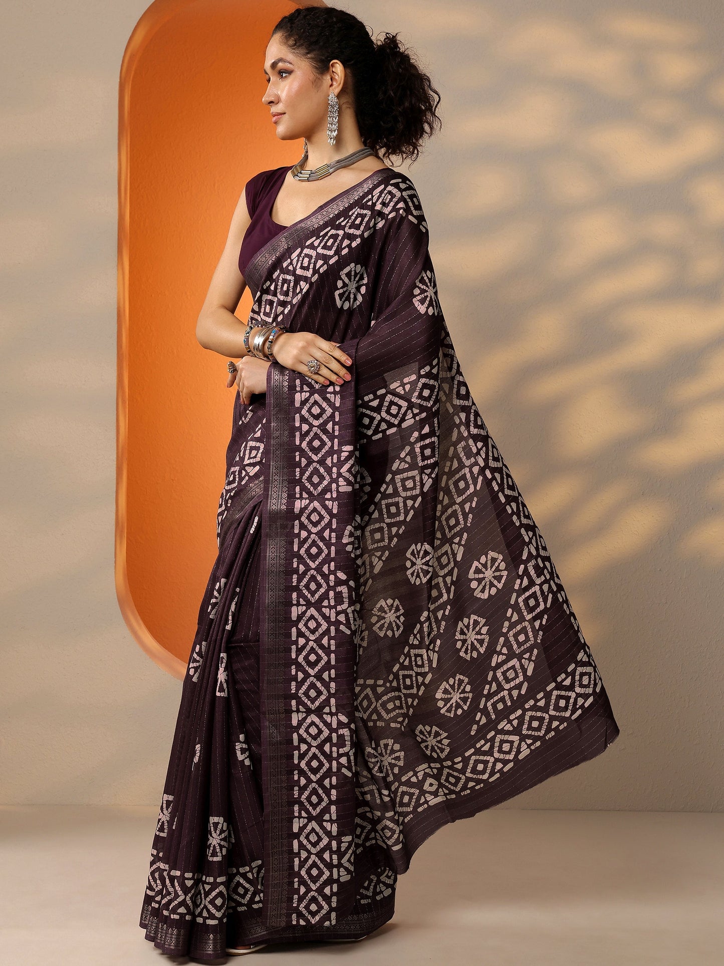 Purple Printed Silk Blend Saree With Unstitched Blouse Piece