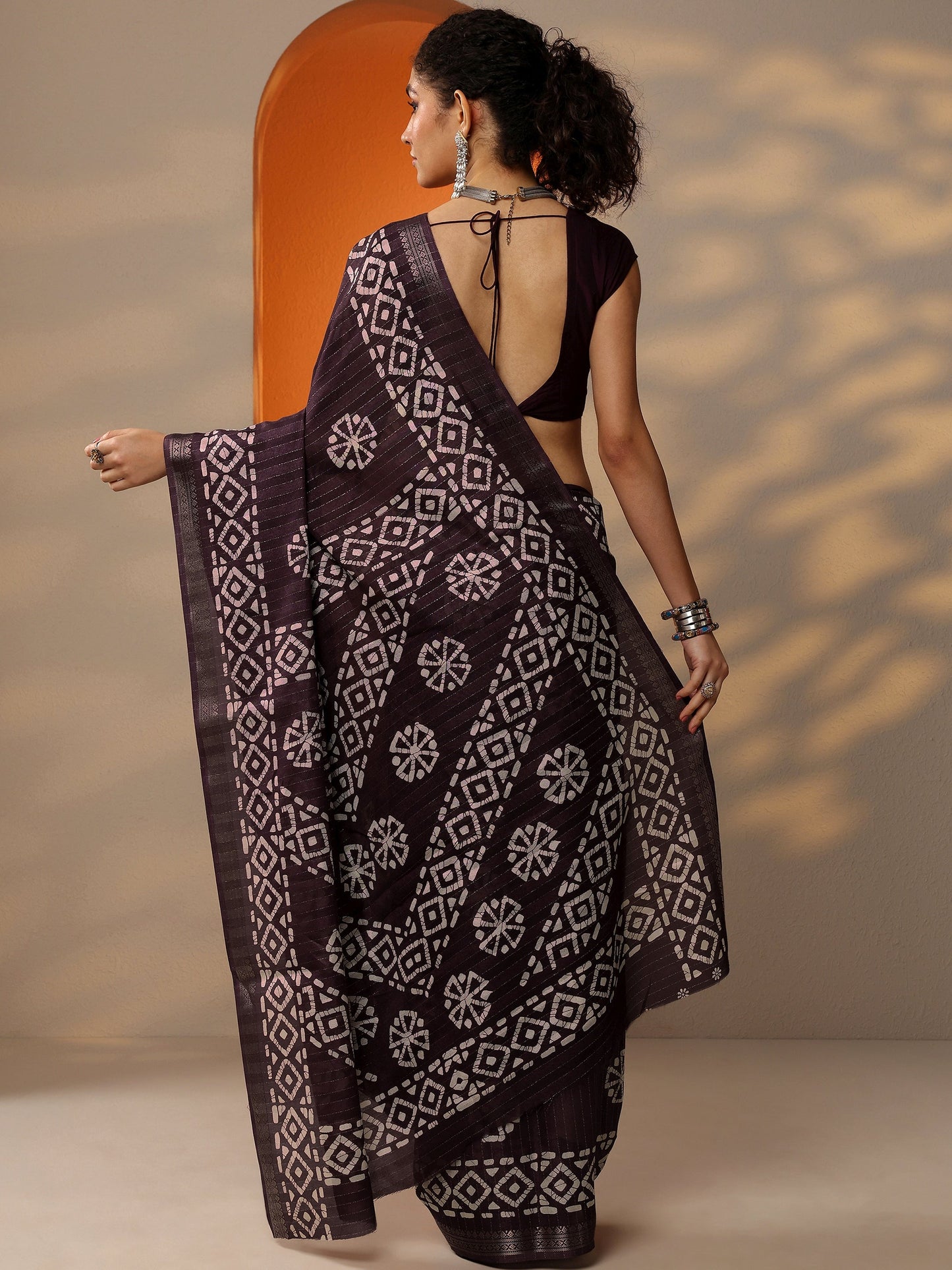 Purple Printed Silk Blend Saree With Unstitched Blouse Piece