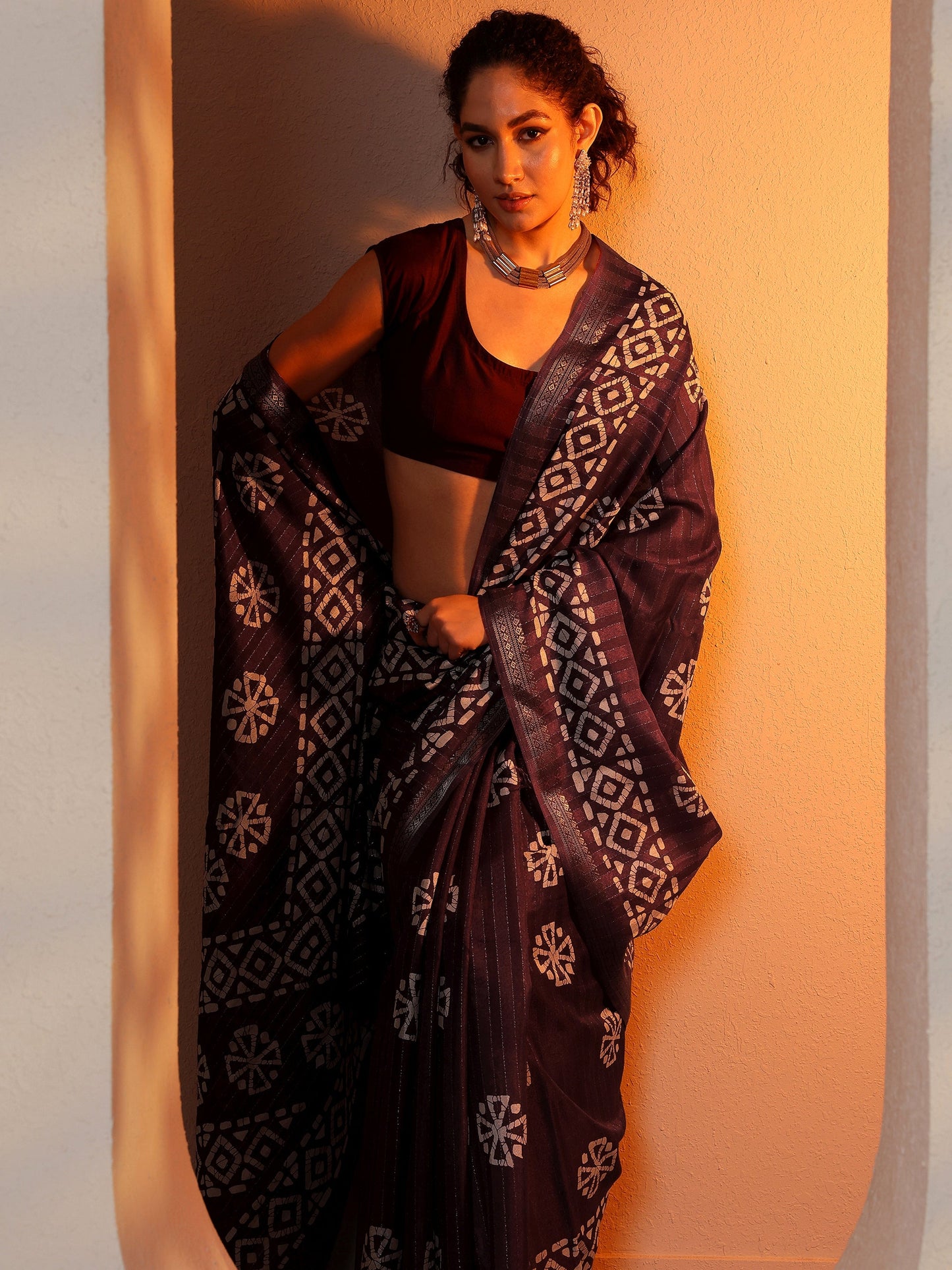 Purple Printed Silk Blend Saree With Unstitched Blouse Piece