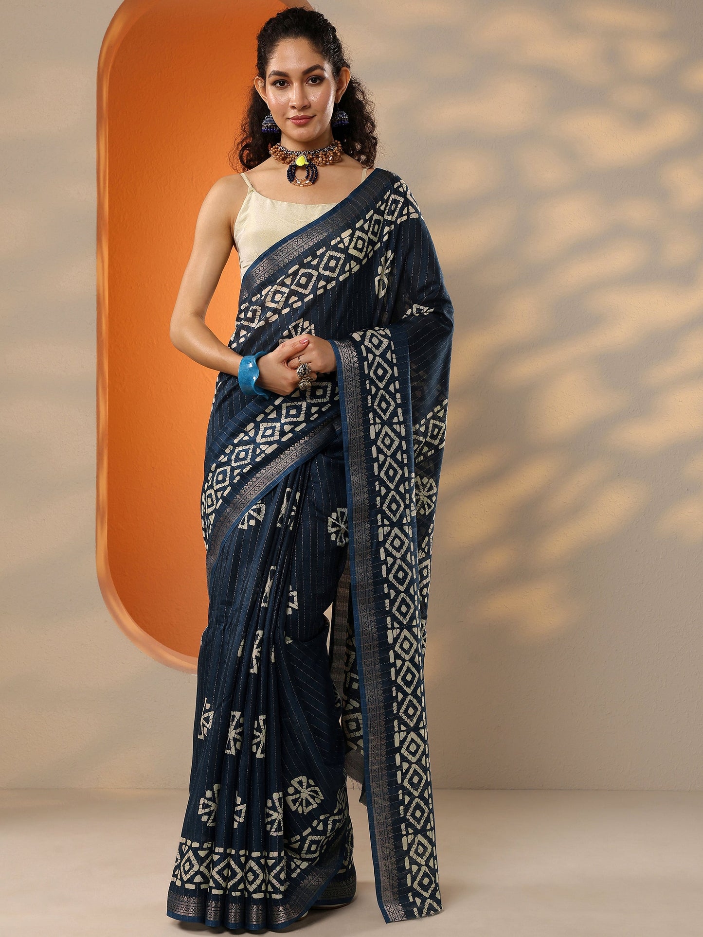 Navy Blue Printed Silk Blend Saree With Unstitched Blouse Piece