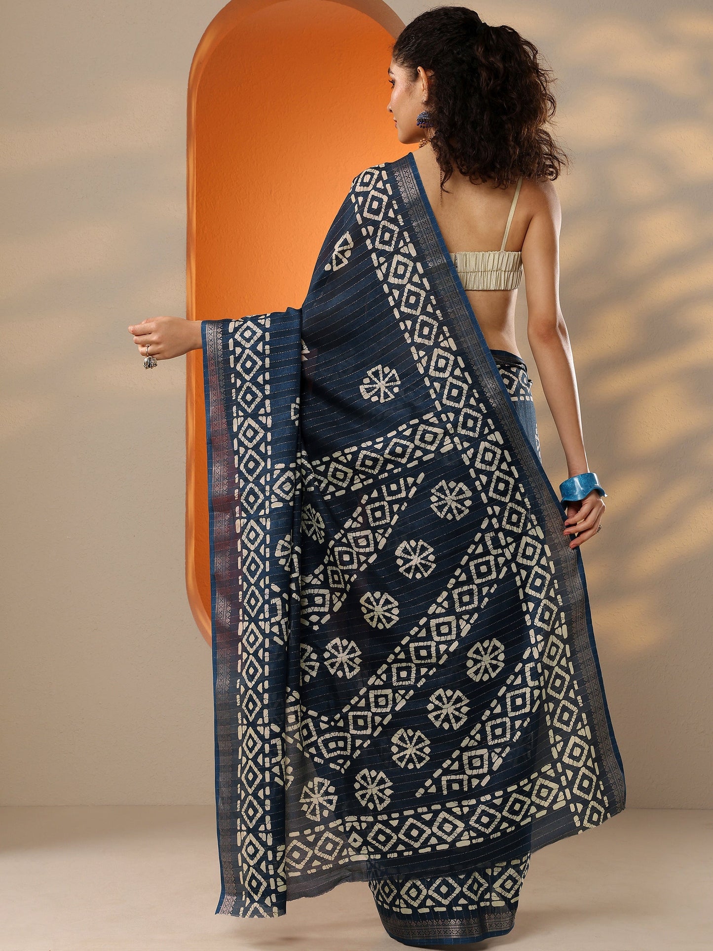 Navy Blue Printed Silk Blend Saree With Unstitched Blouse Piece