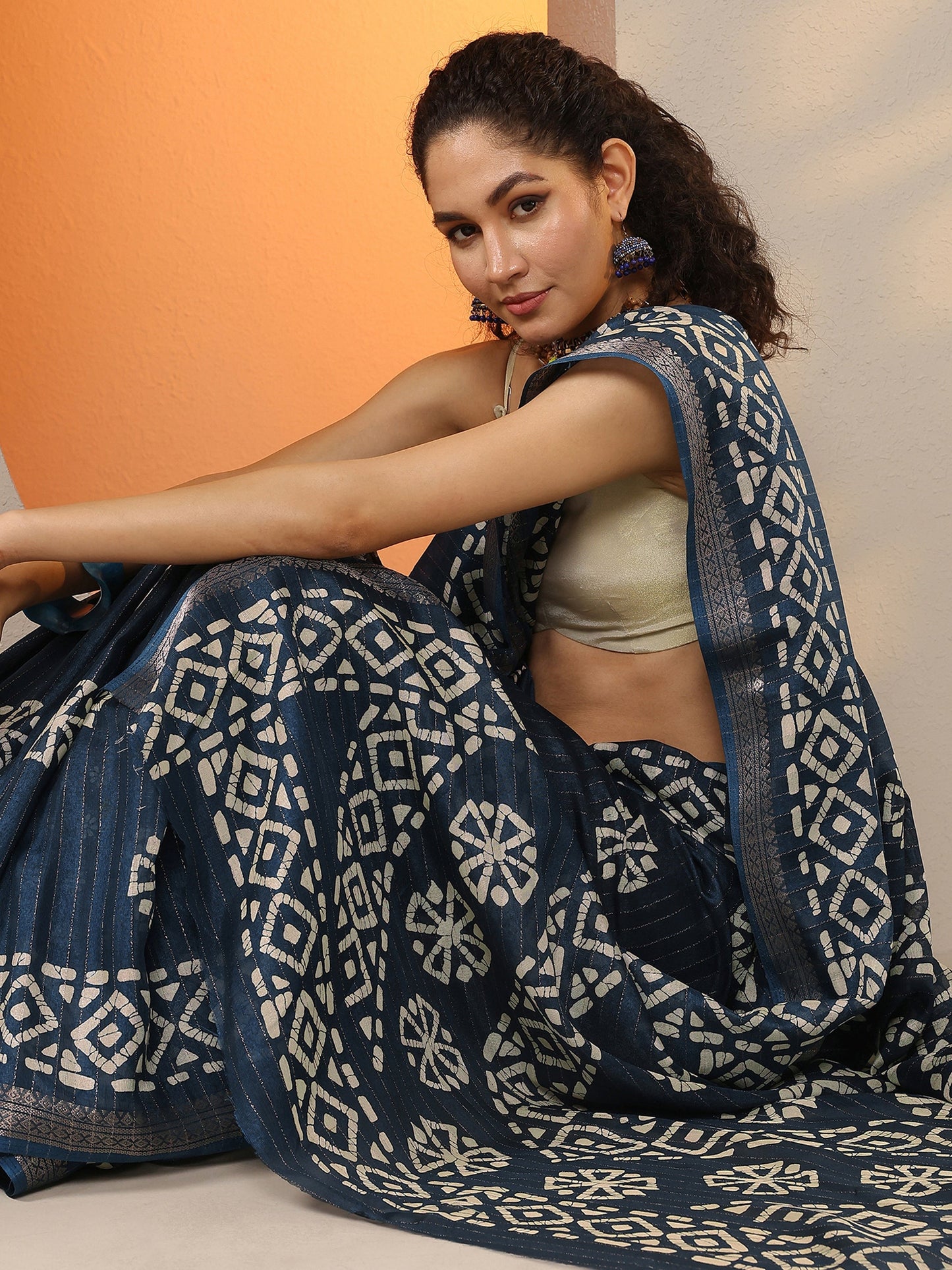 Navy Blue Printed Silk Blend Saree With Unstitched Blouse Piece