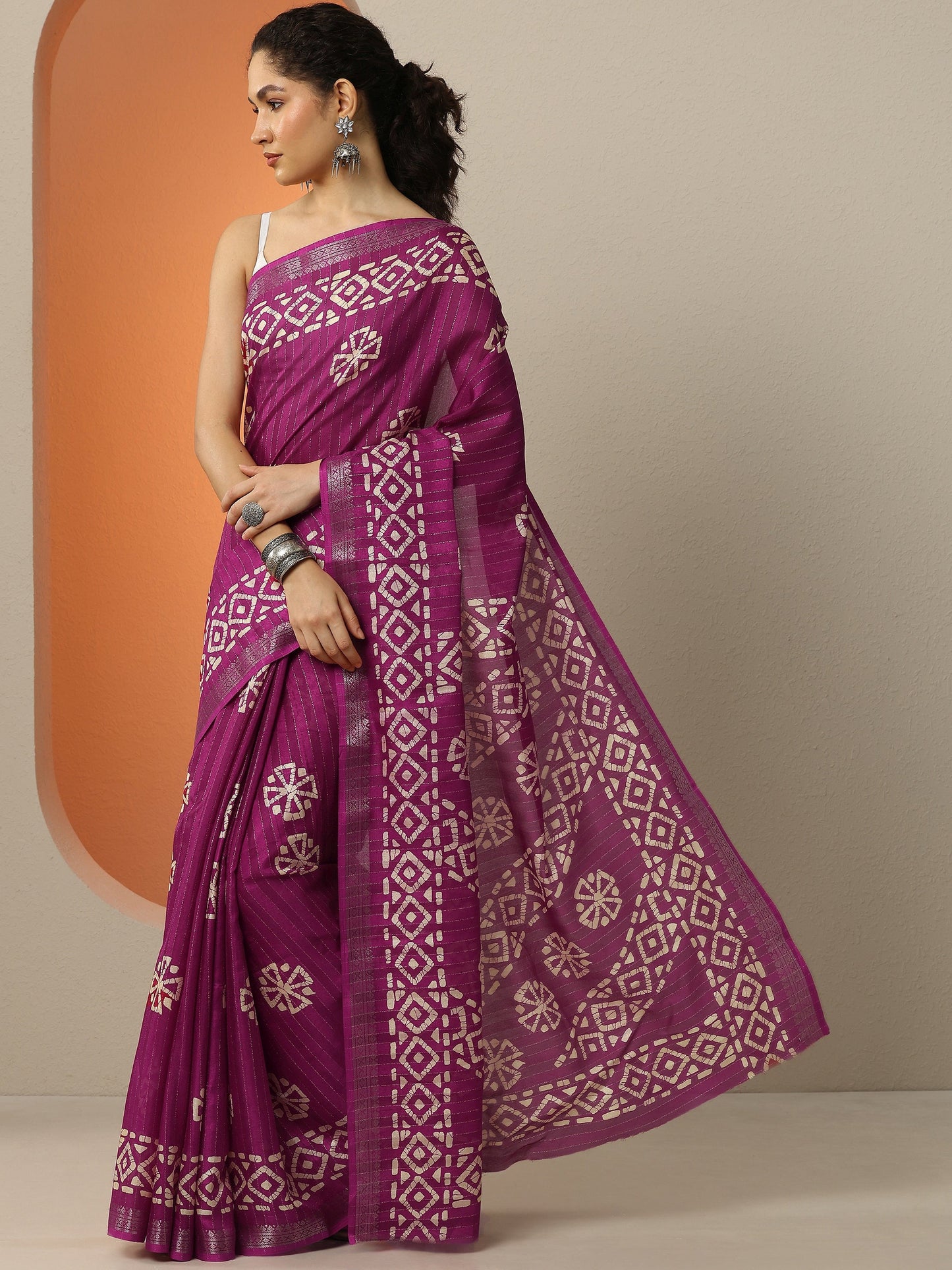 Pink Printed Silk Blend Saree With Unstitched Blouse Piece