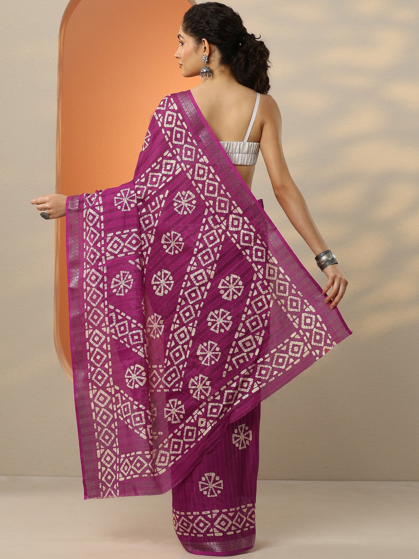 Pink Printed Silk Blend Saree With Unstitched Blouse Piece