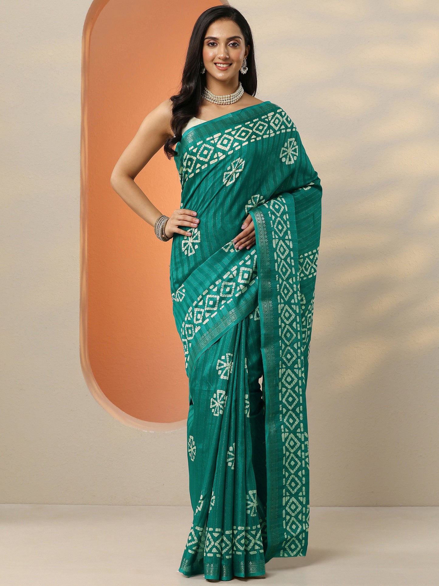 Green Printed Silk Blend Saree With Unstitched Blouse Piece