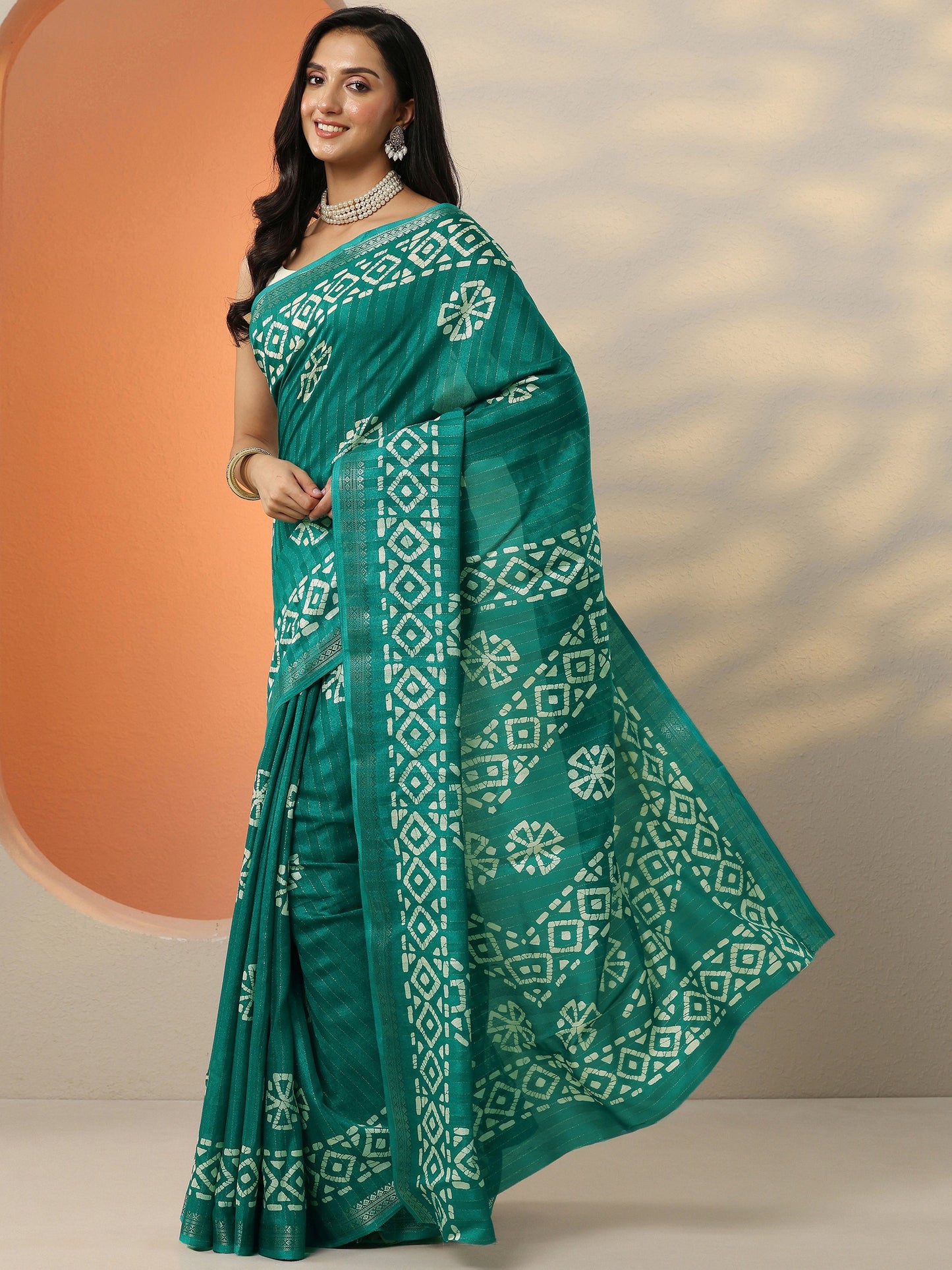 Green Printed Silk Blend Saree With Unstitched Blouse Piece