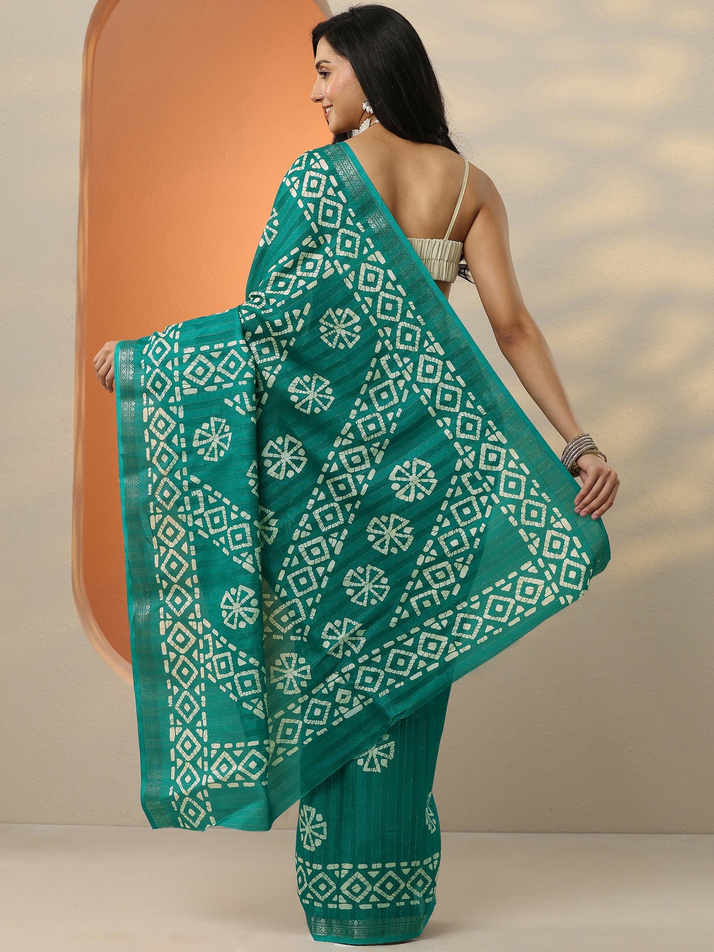 Green Printed Silk Blend Saree With Unstitched Blouse Piece