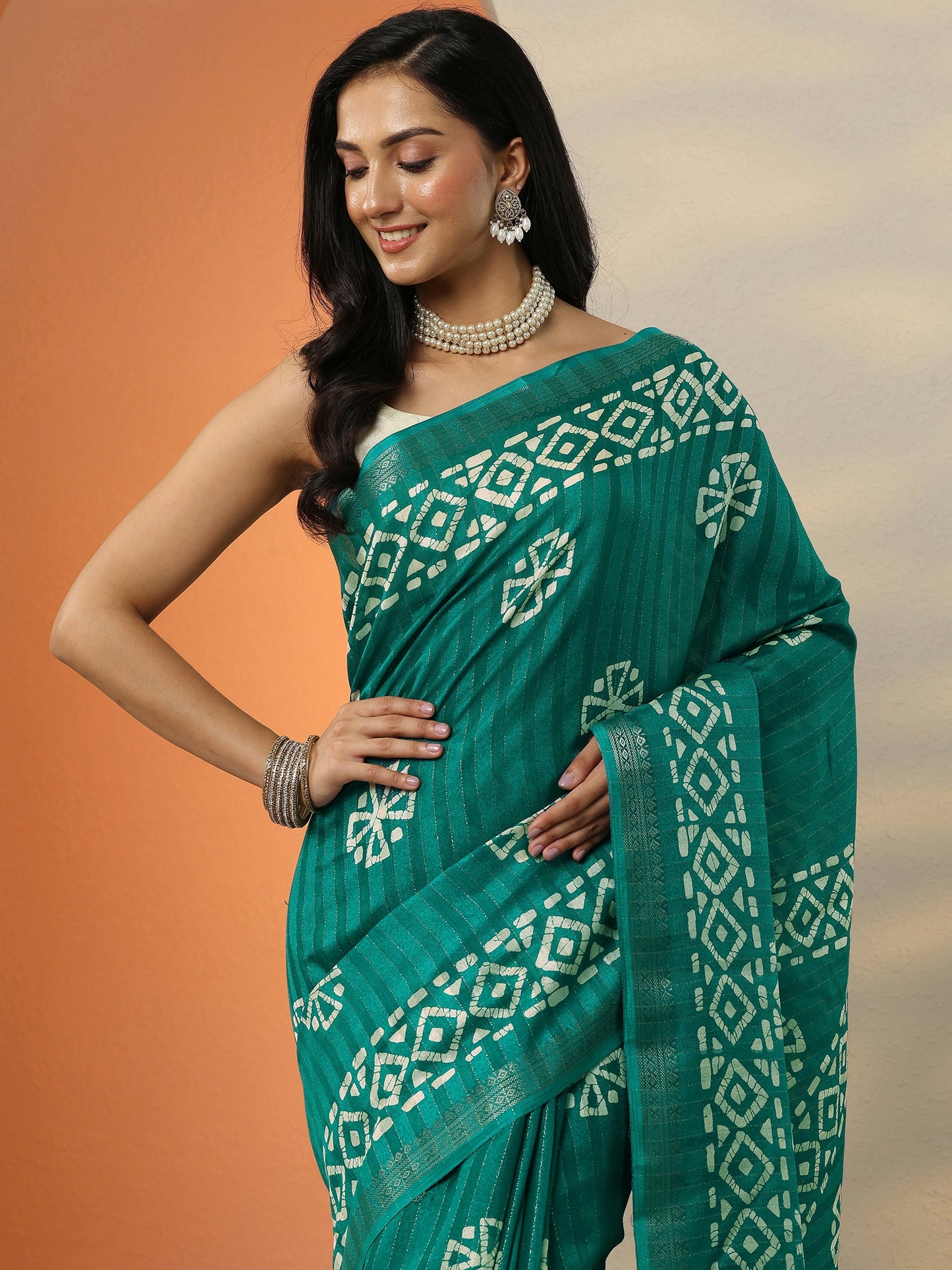 Green Printed Silk Blend Saree With Unstitched Blouse Piece