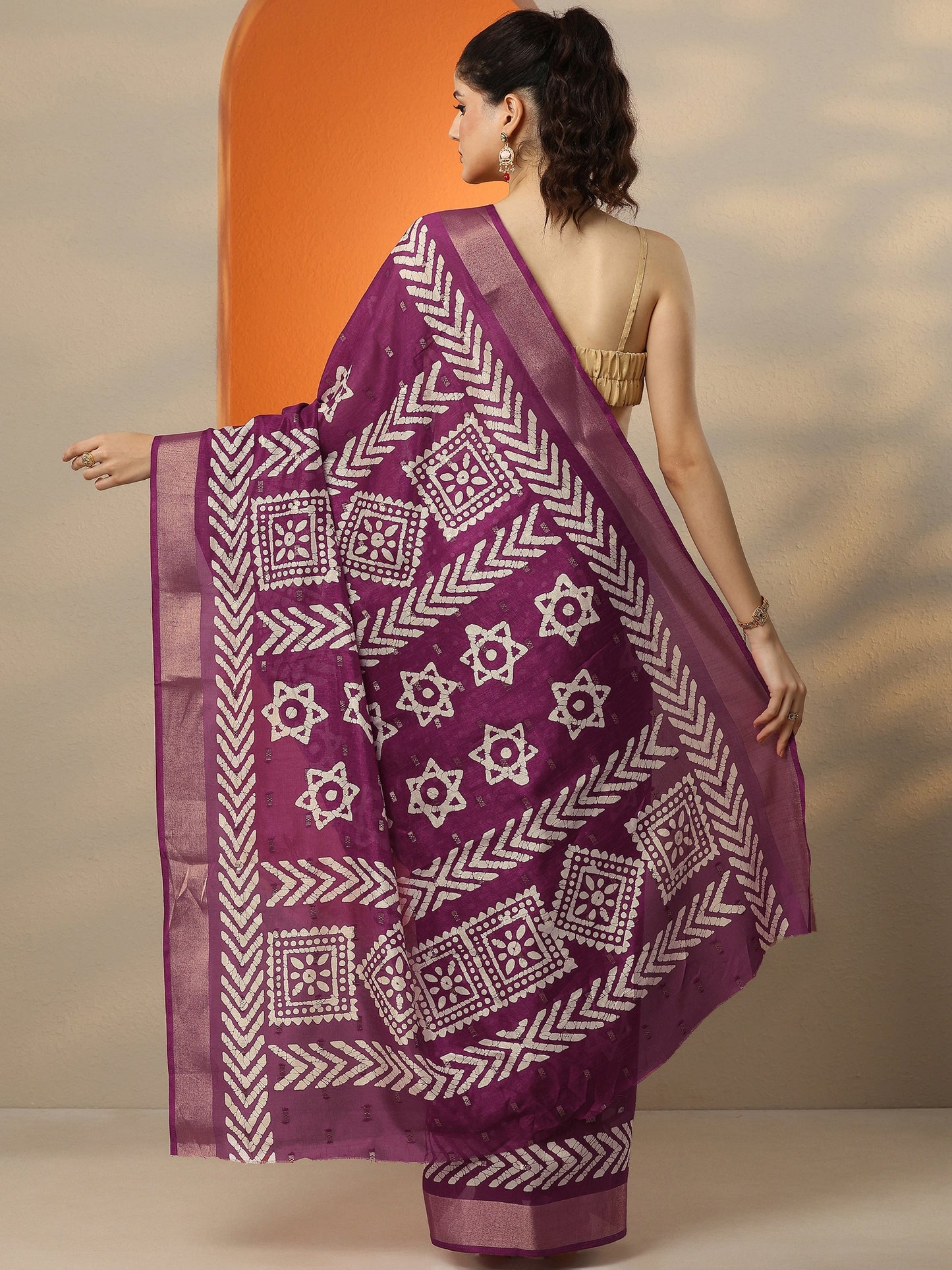 Burgundy Printed Silk Blend Saree With Unstitched Blouse Piece