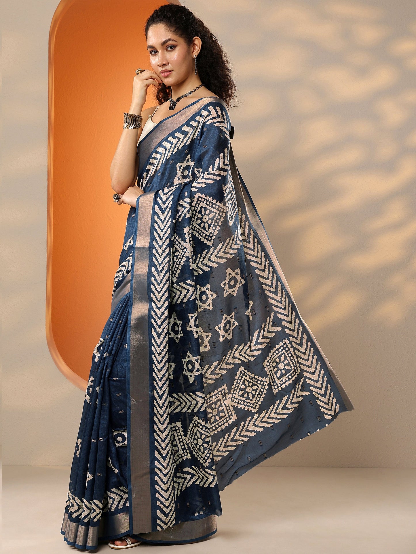 Navy Blue Printed Silk Blend Saree With Unstitched Blouse Picece
