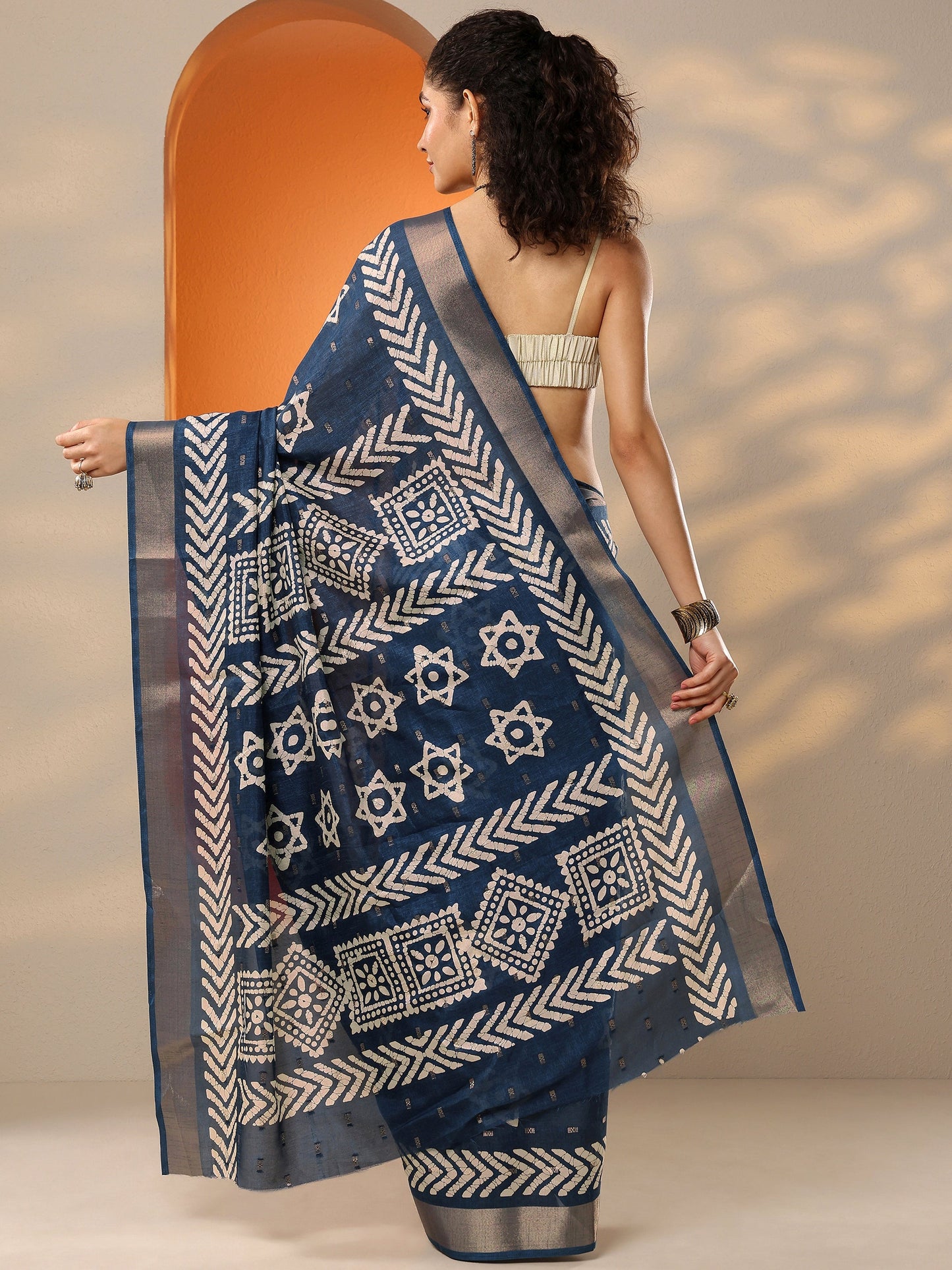 Navy Blue Printed Silk Blend Saree With Unstitched Blouse Picece
