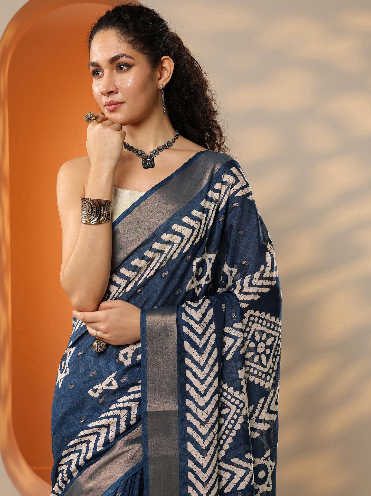 Navy Blue Printed Silk Blend Saree With Unstitched Blouse Picece