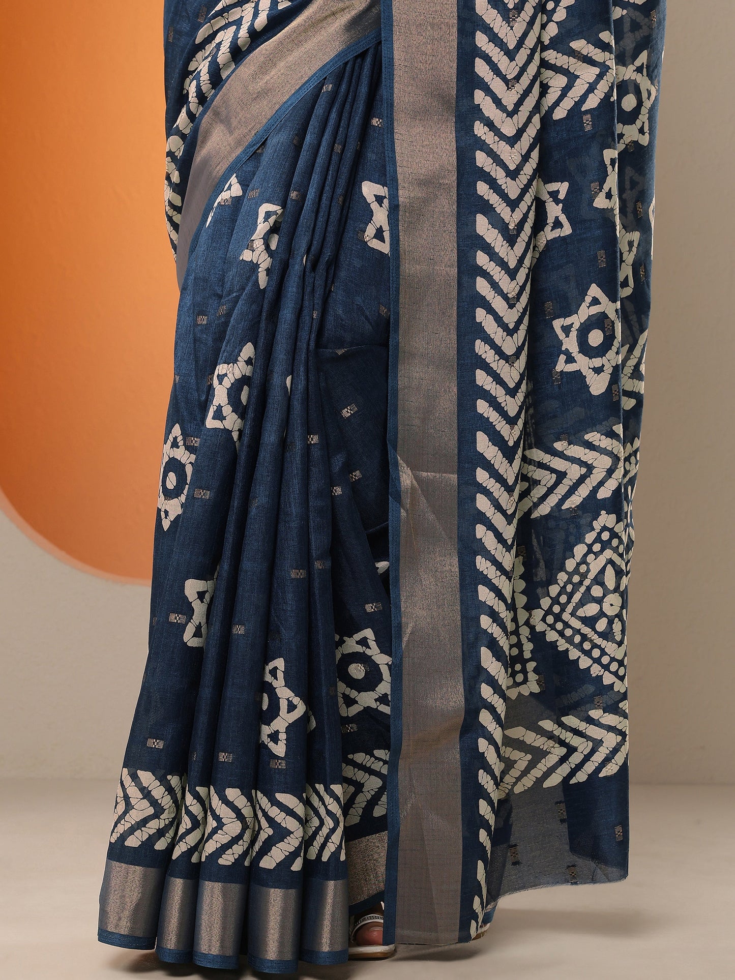 Navy Blue Printed Silk Blend Saree With Unstitched Blouse Picece