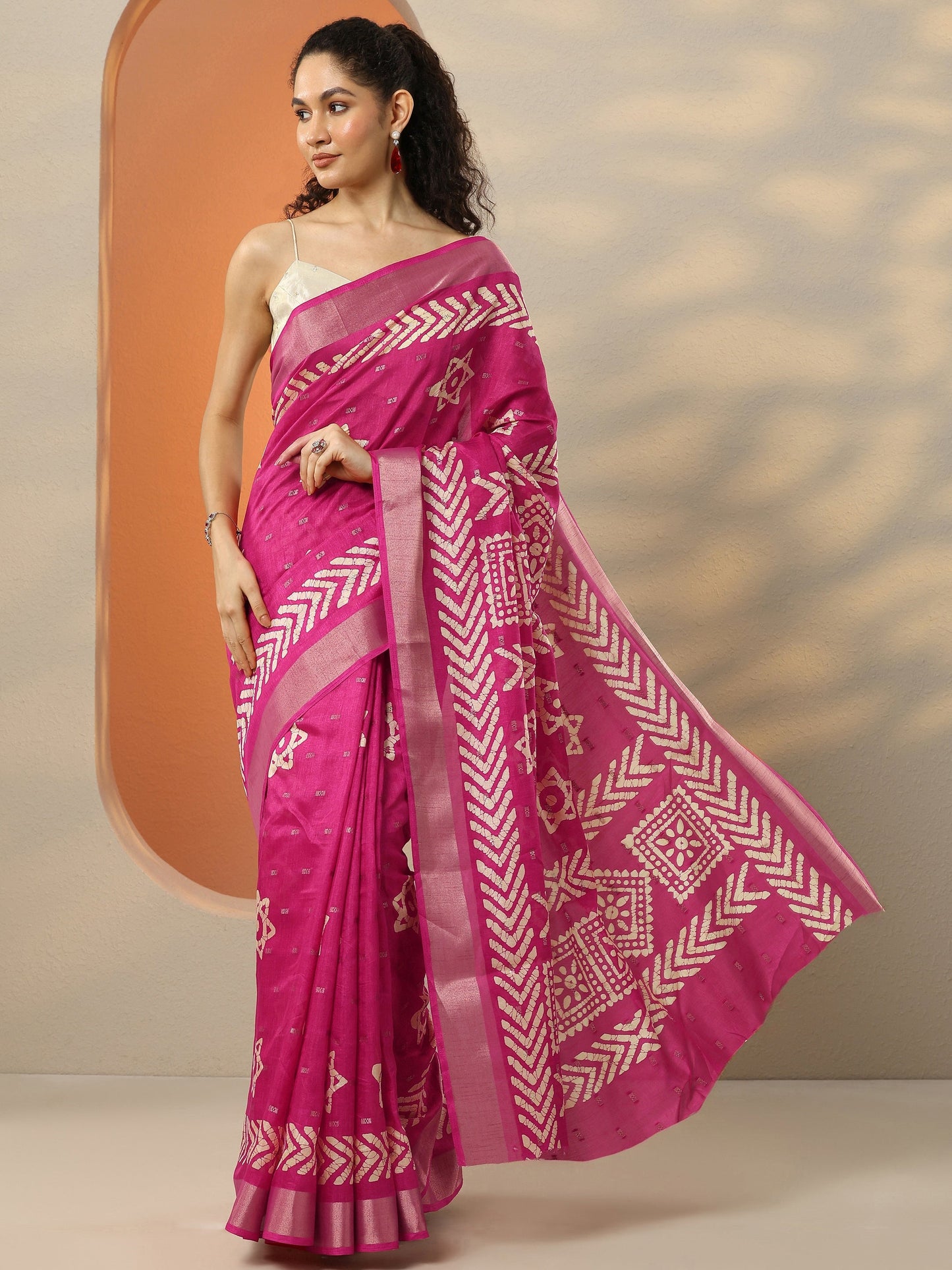 Pink Printed Silk Blend Saree With Unstitched Blouse Piece